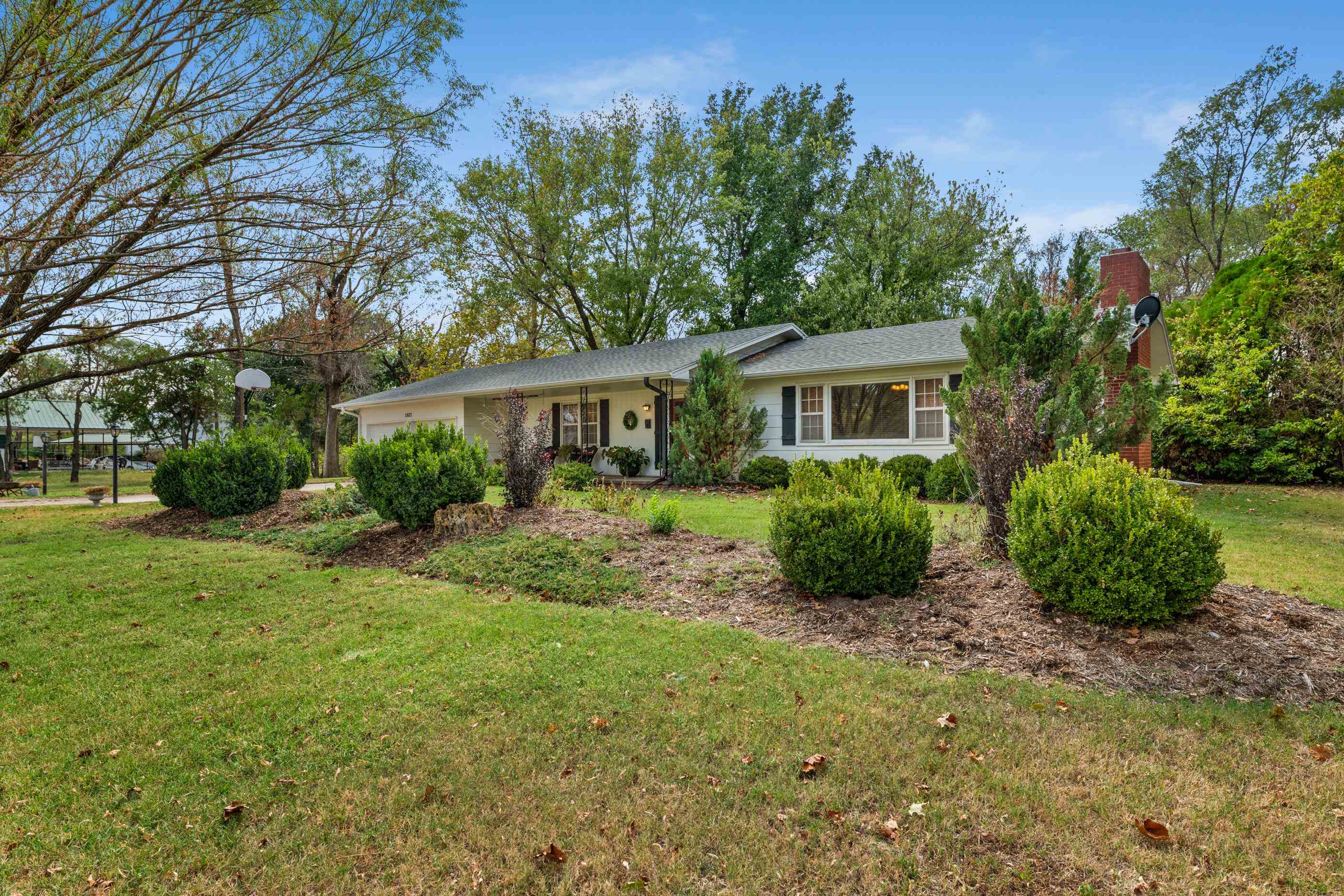 11621 N Ridge Road Property Photo 3