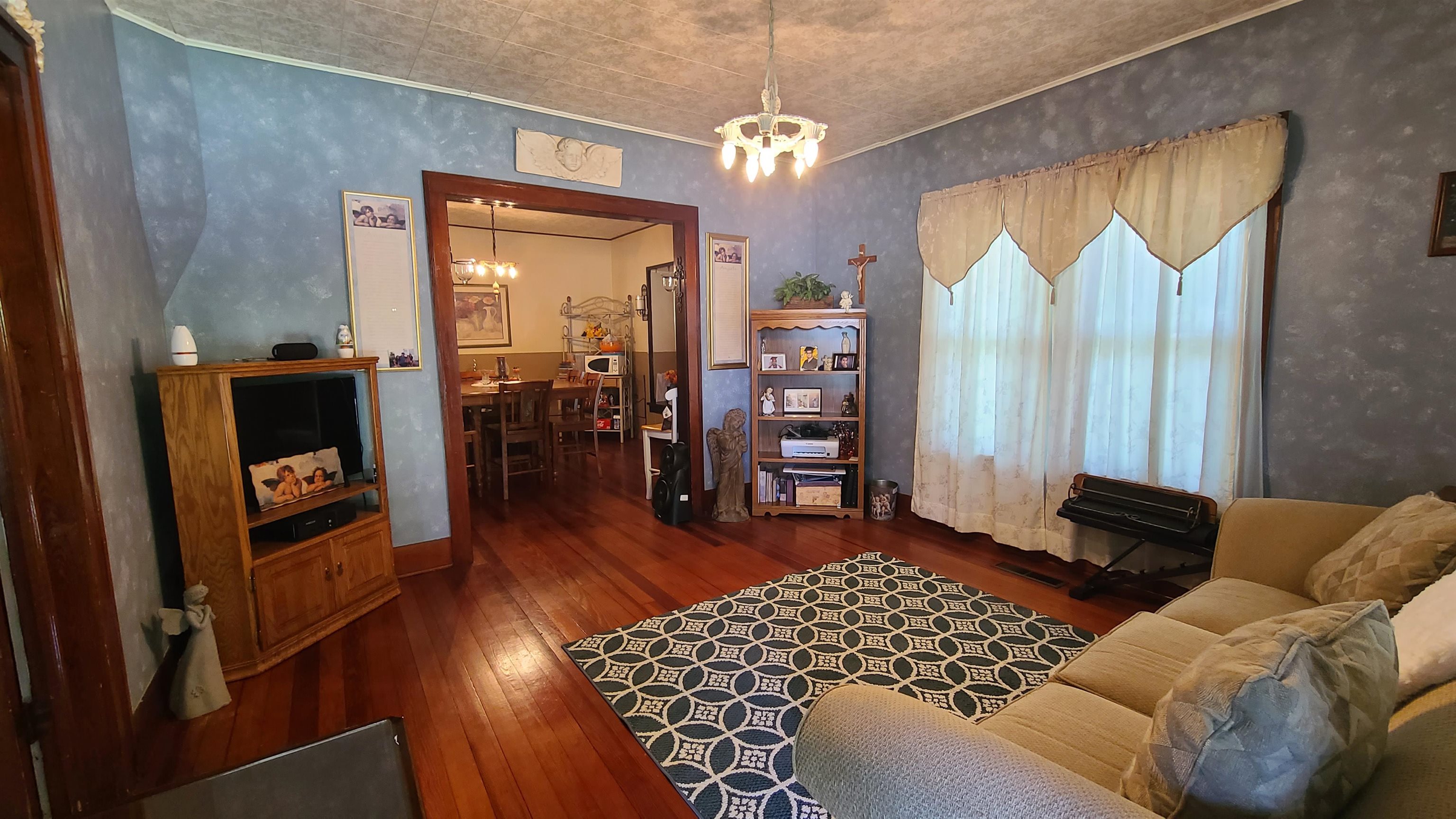 916 E Harvey Property Photo 5