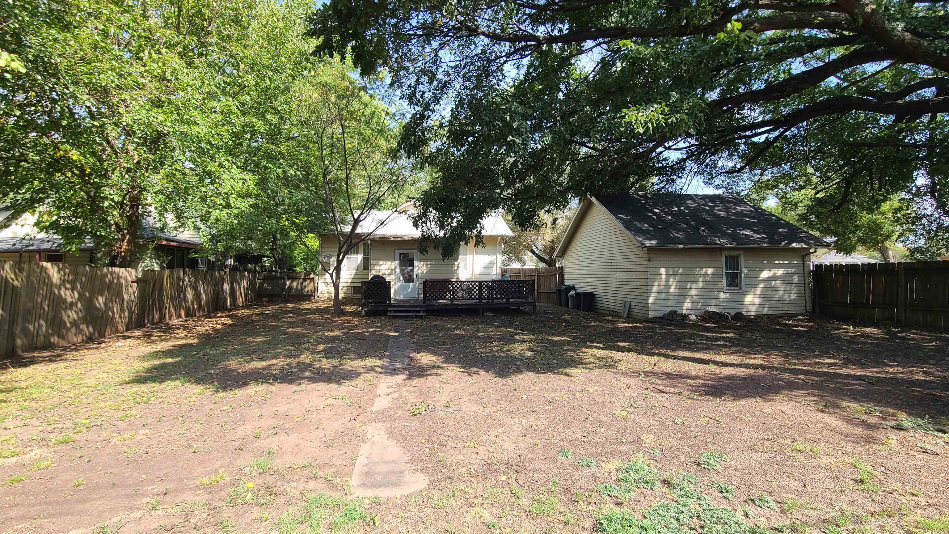916 E Harvey Property Photo 26