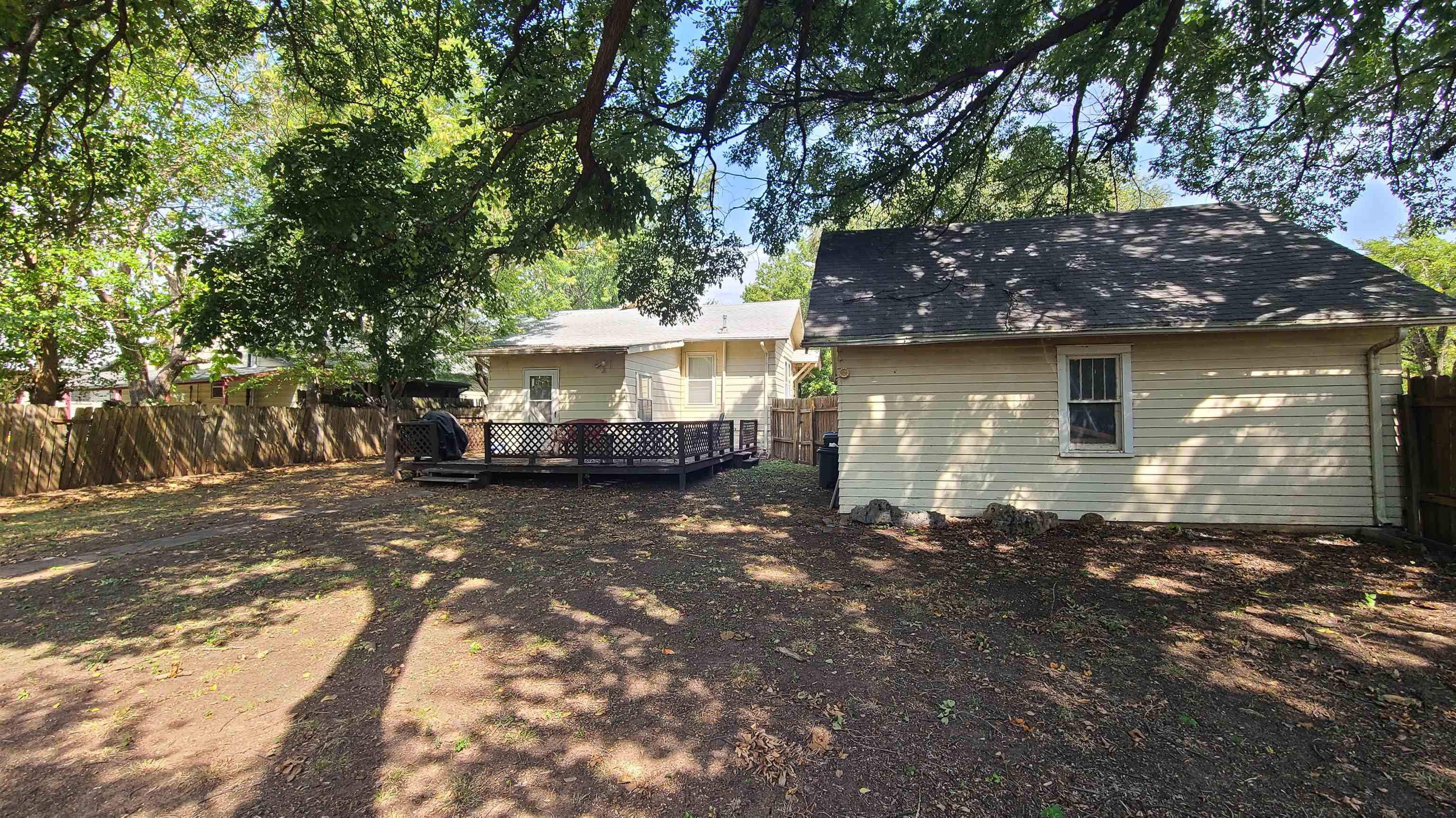 916 E Harvey Property Photo 27