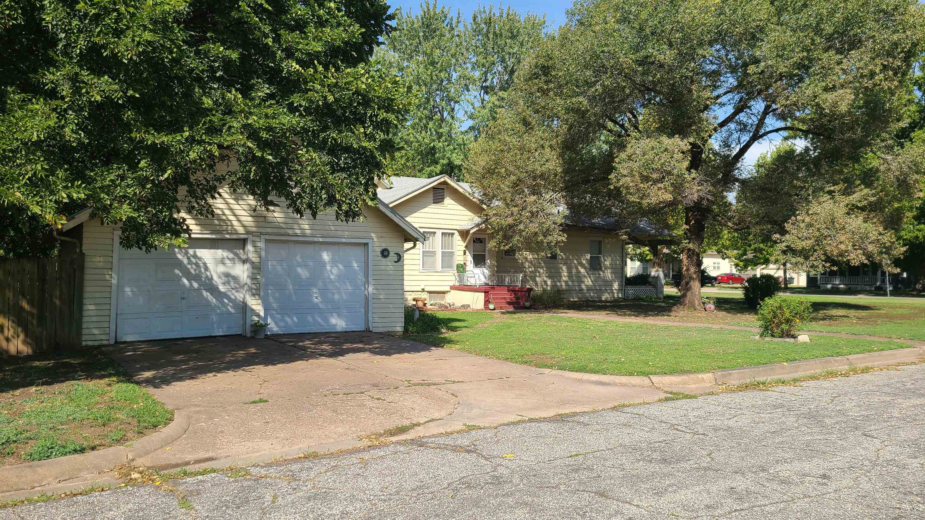 916 E Harvey Property Photo 28