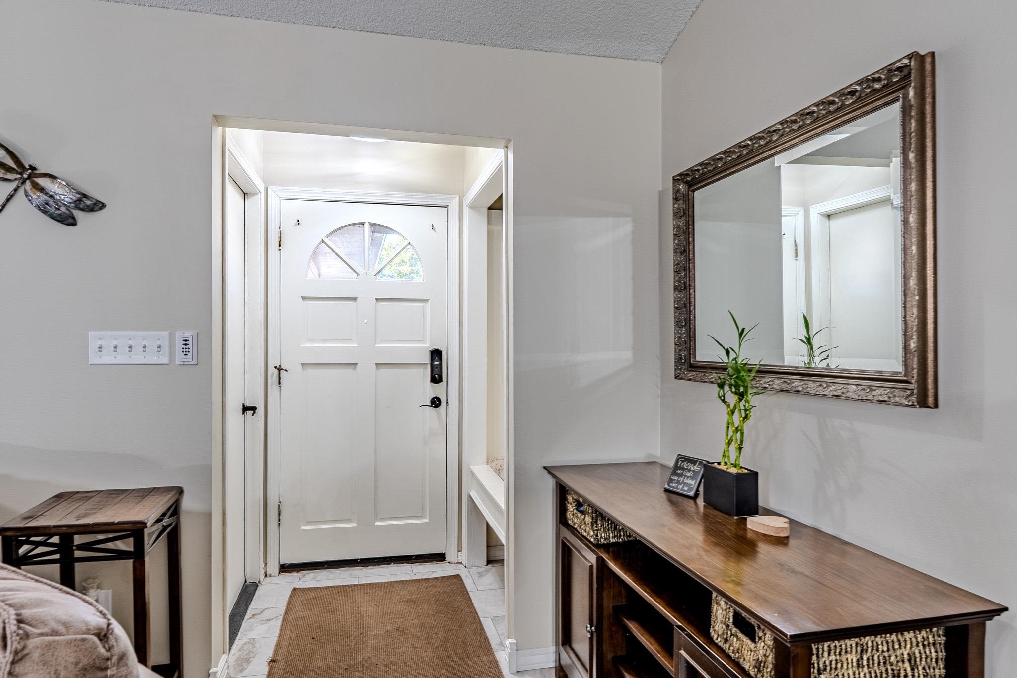 1519 E Horizon Property Photo 3