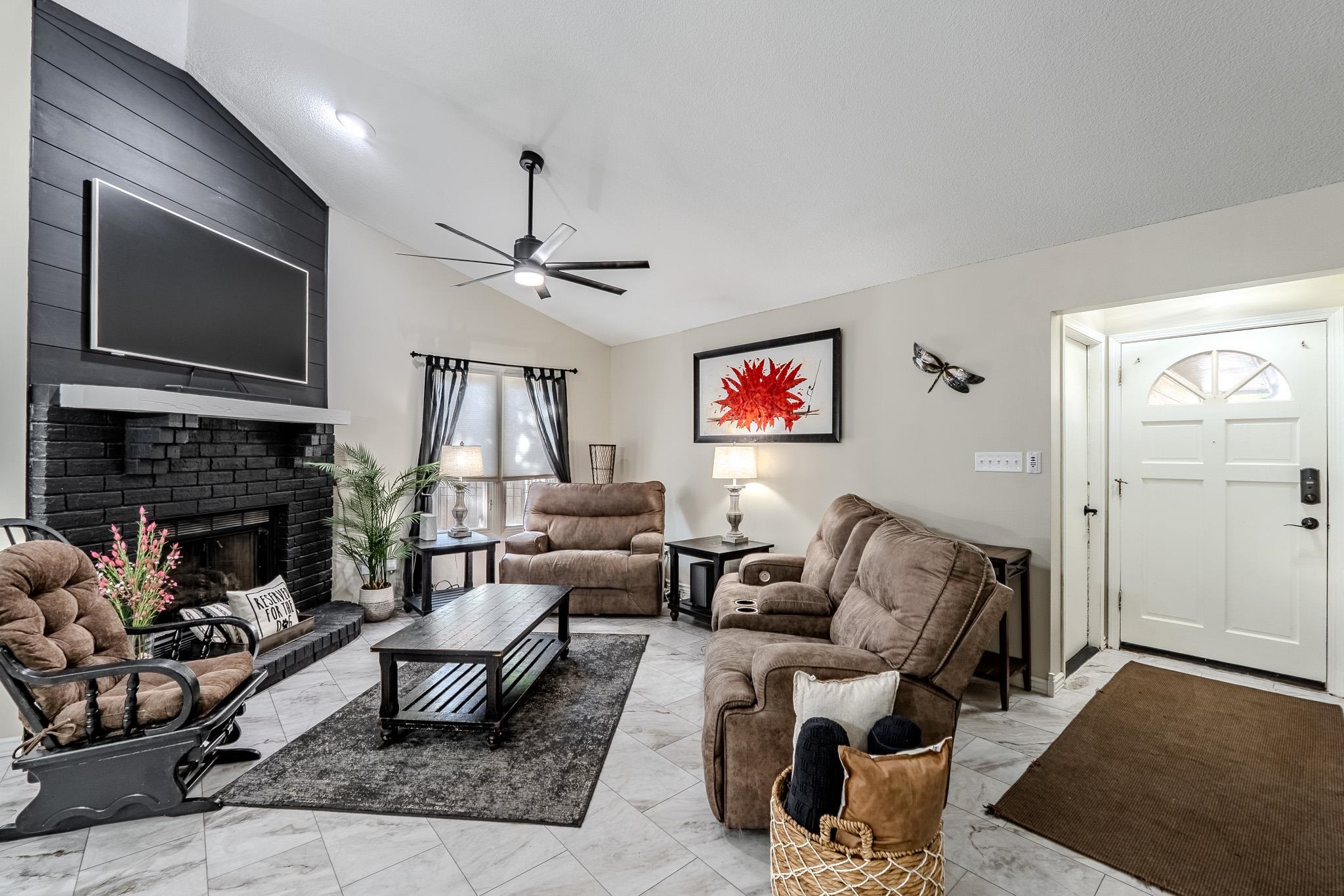 1519 E Horizon Property Photo 4