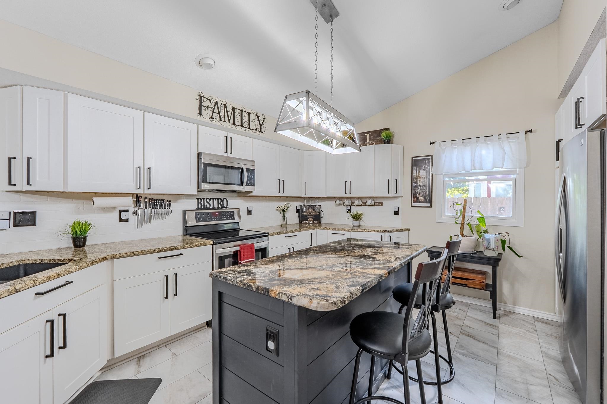 1519 E Horizon Property Photo 8