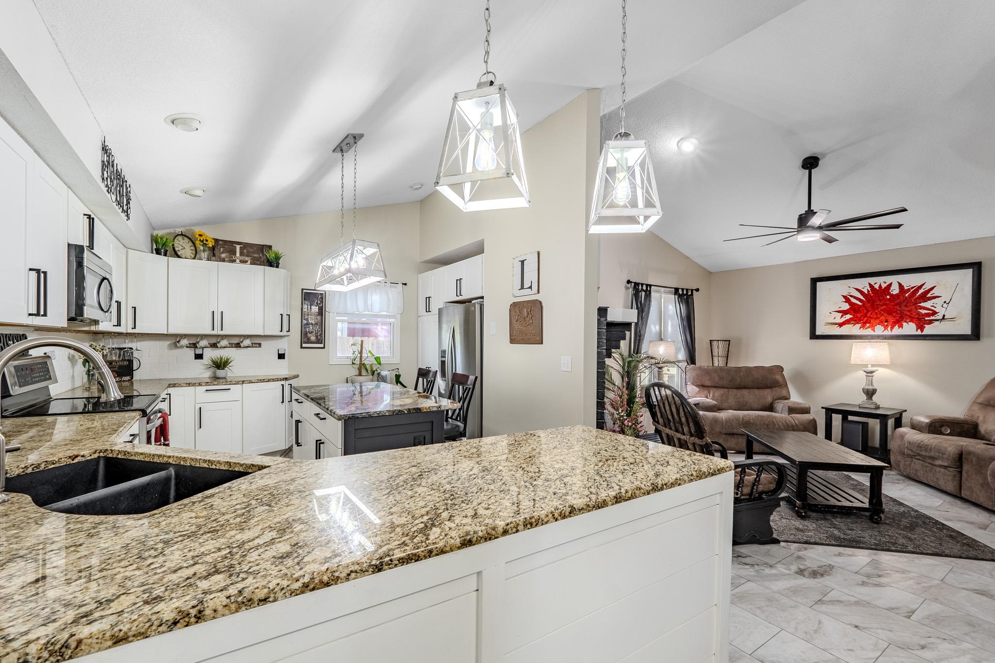 1519 E Horizon Property Photo 11