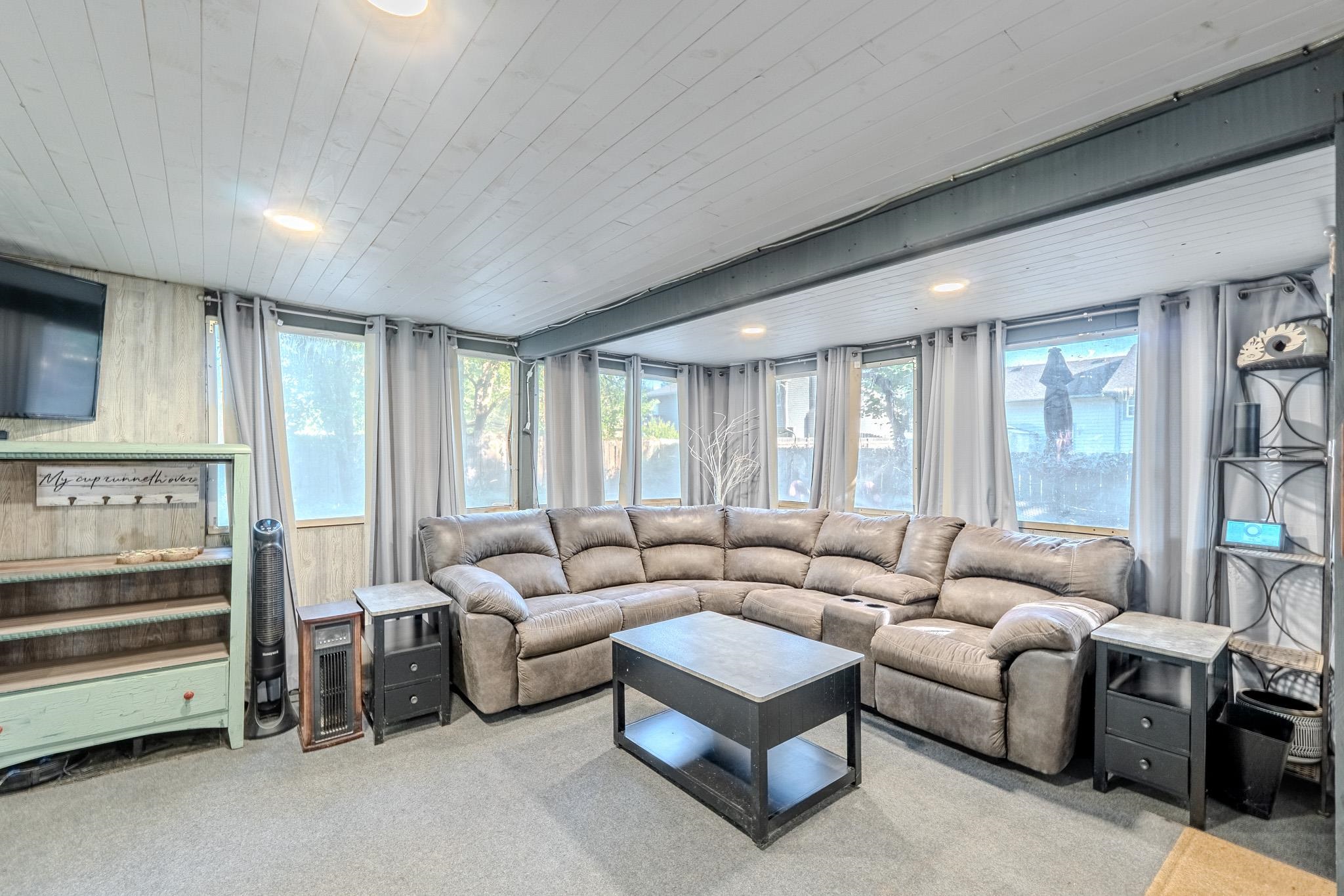 1519 E Horizon Property Photo 12