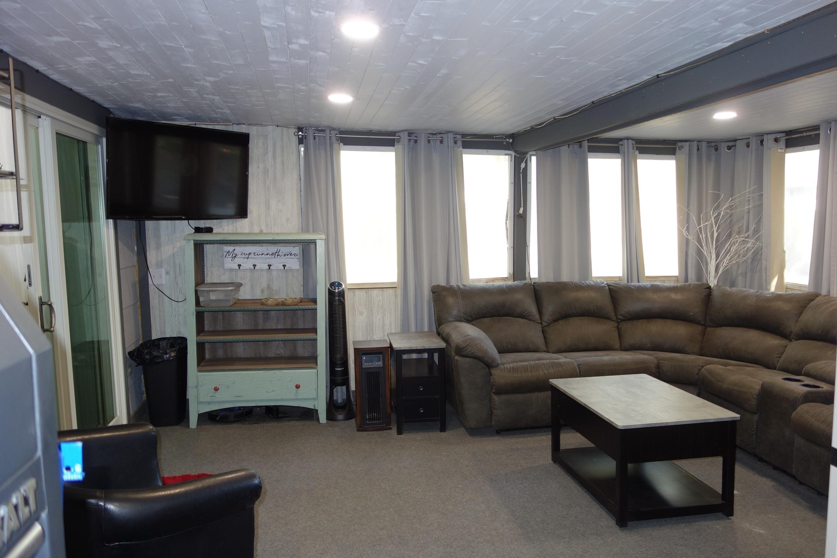 1519 E Horizon Property Photo 15