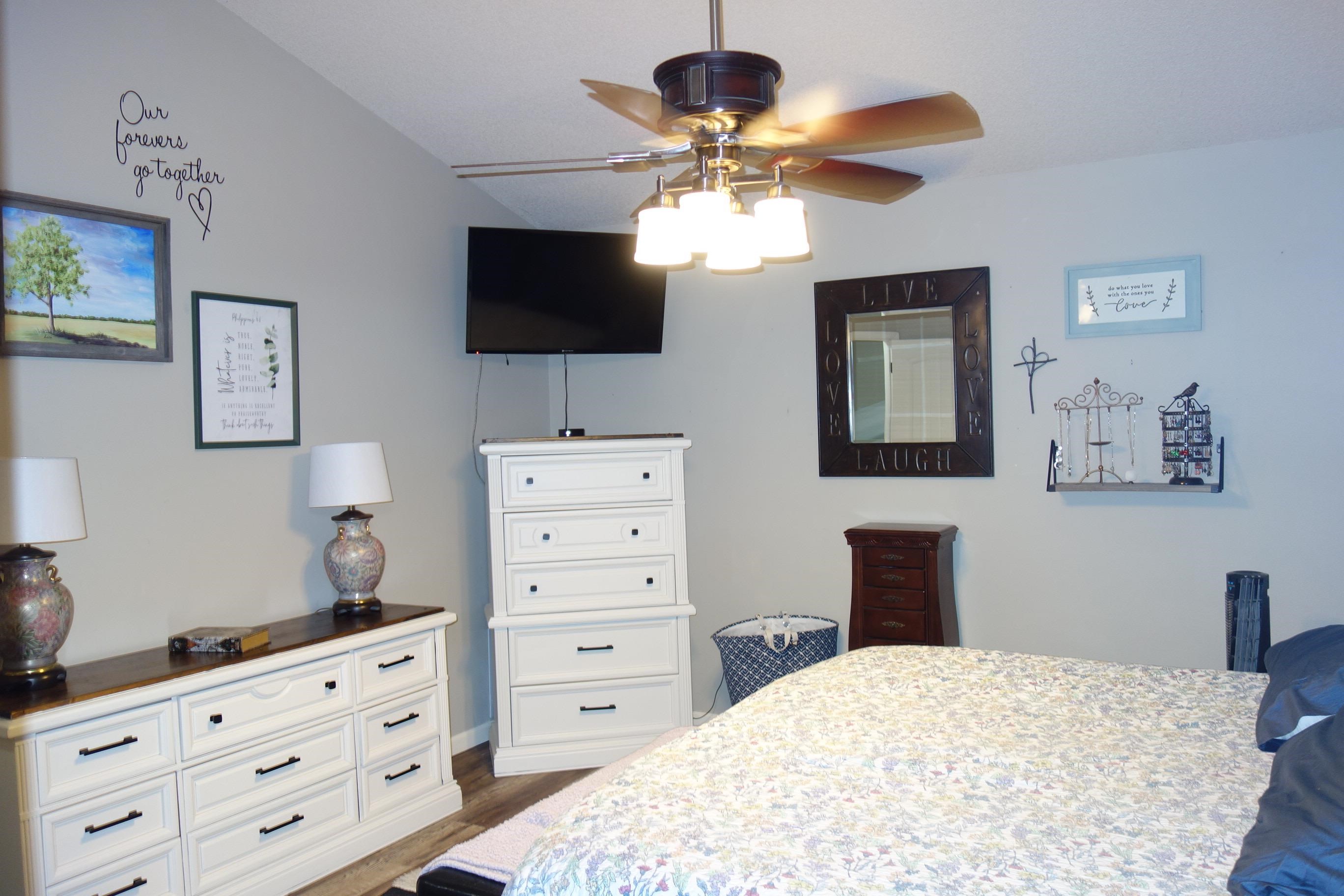 1519 E Horizon Property Photo 17