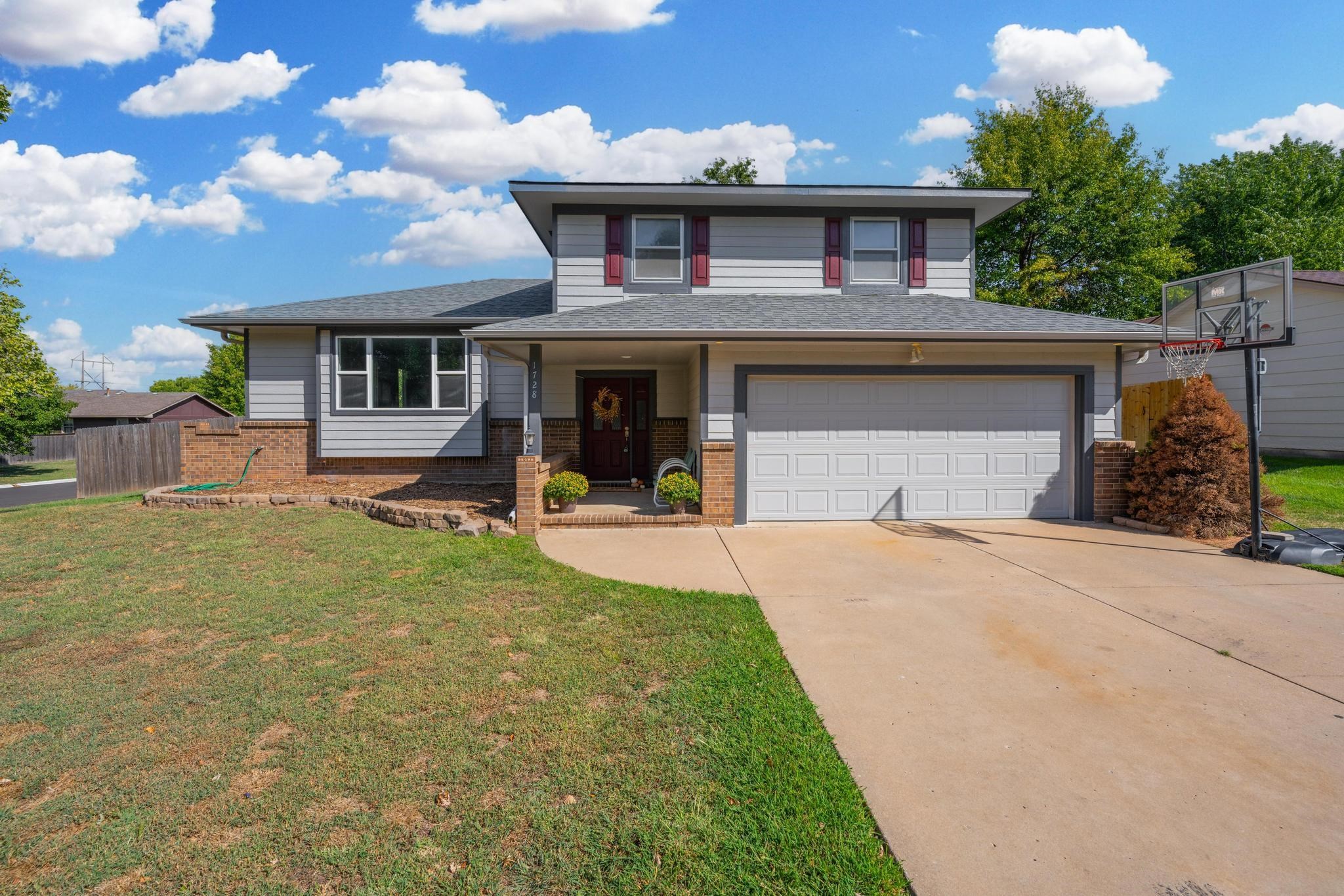 1728 N Overlook Property Photo 1