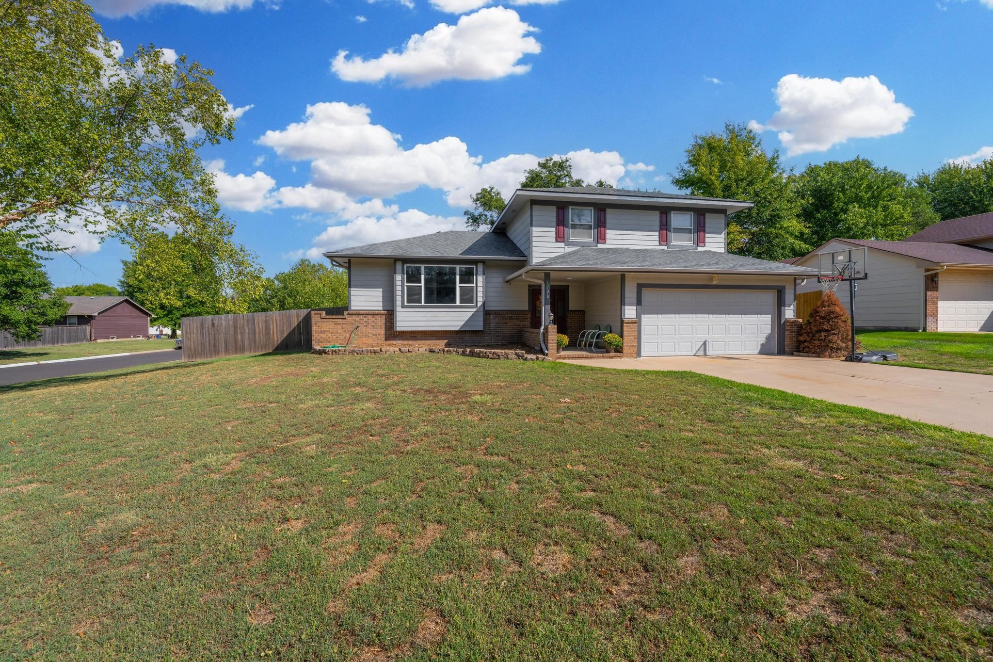 1728 N Overlook Property Photo 2