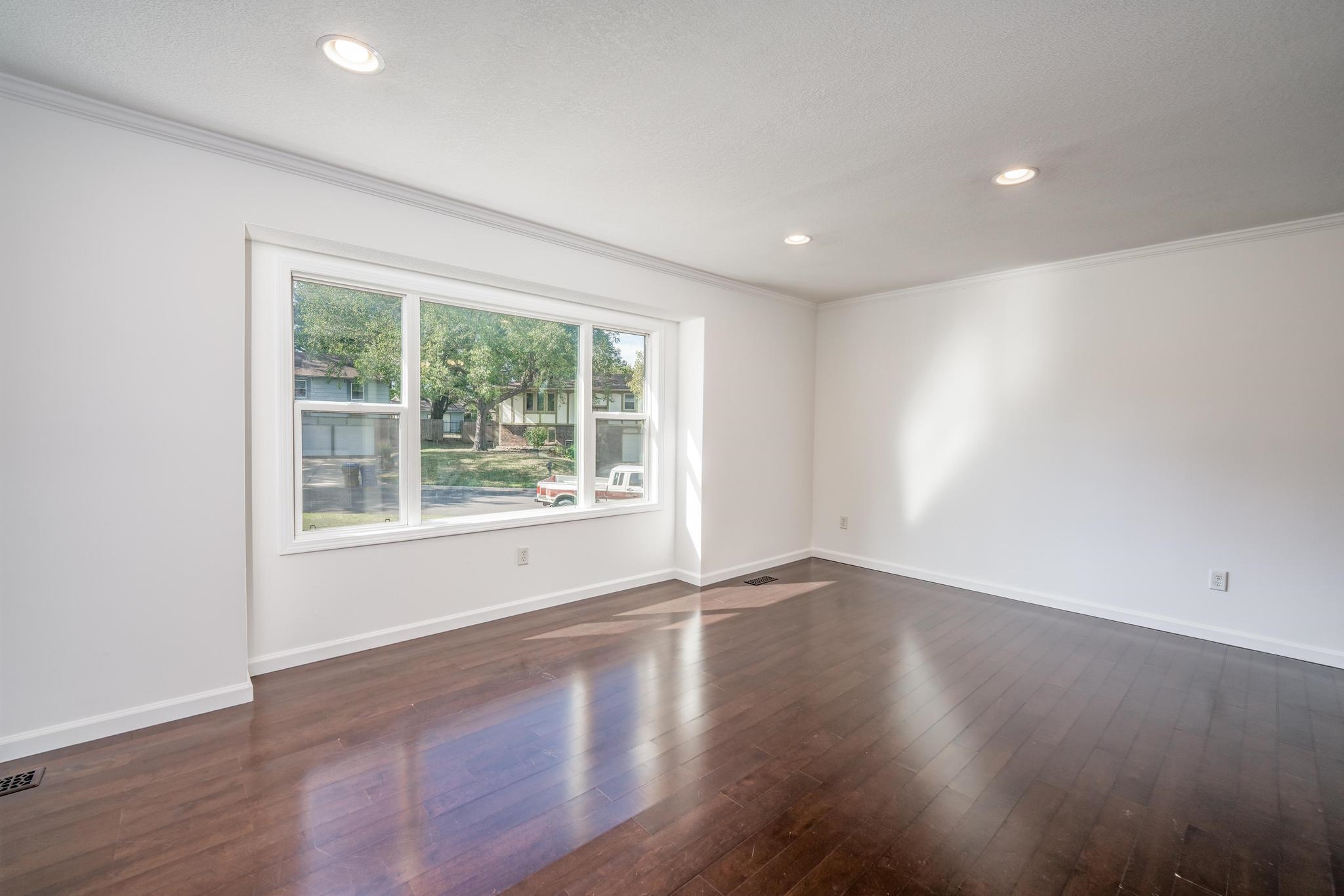 1728 N Overlook Property Photo 6
