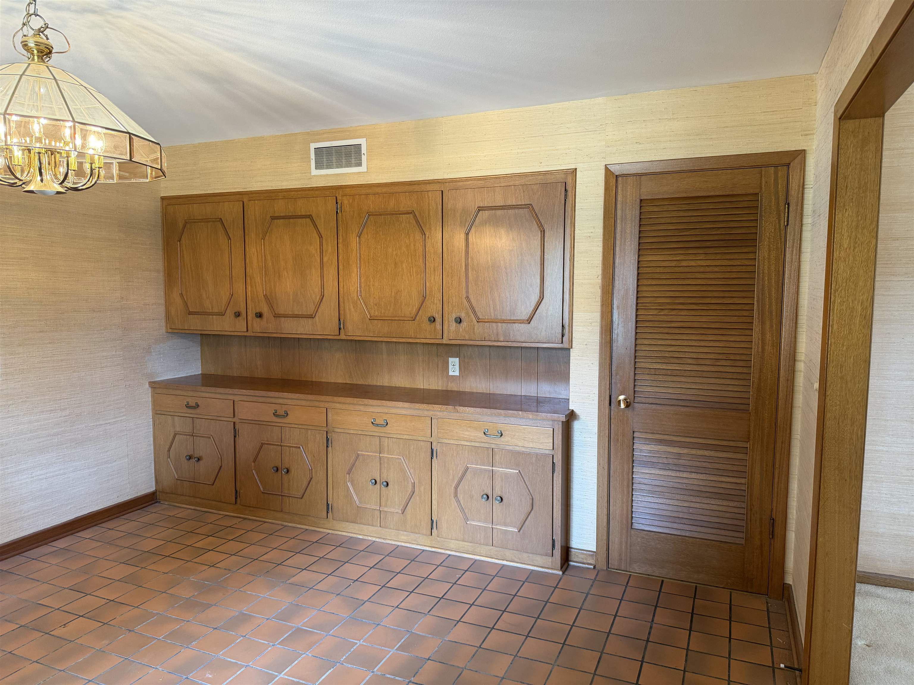 1566 N West Lynn Property Photo 8