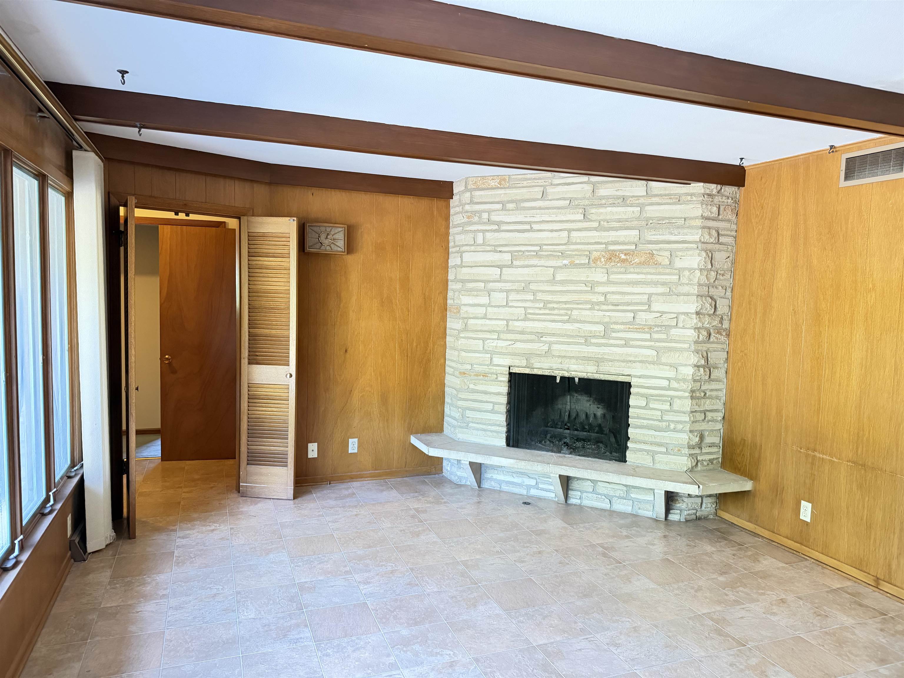 1566 N West Lynn Property Photo 11
