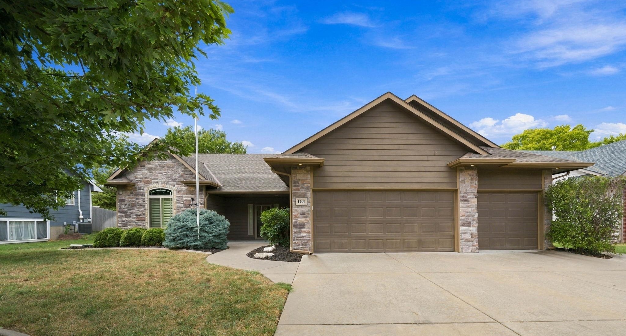 1209 S Arbor Meadows St Property Photo 1