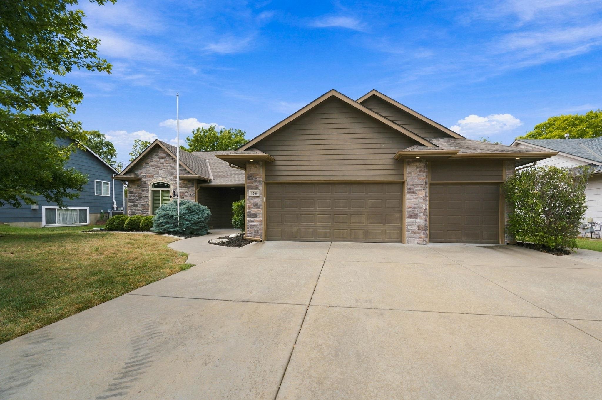 1209 S Arbor Meadows St Property Photo 4