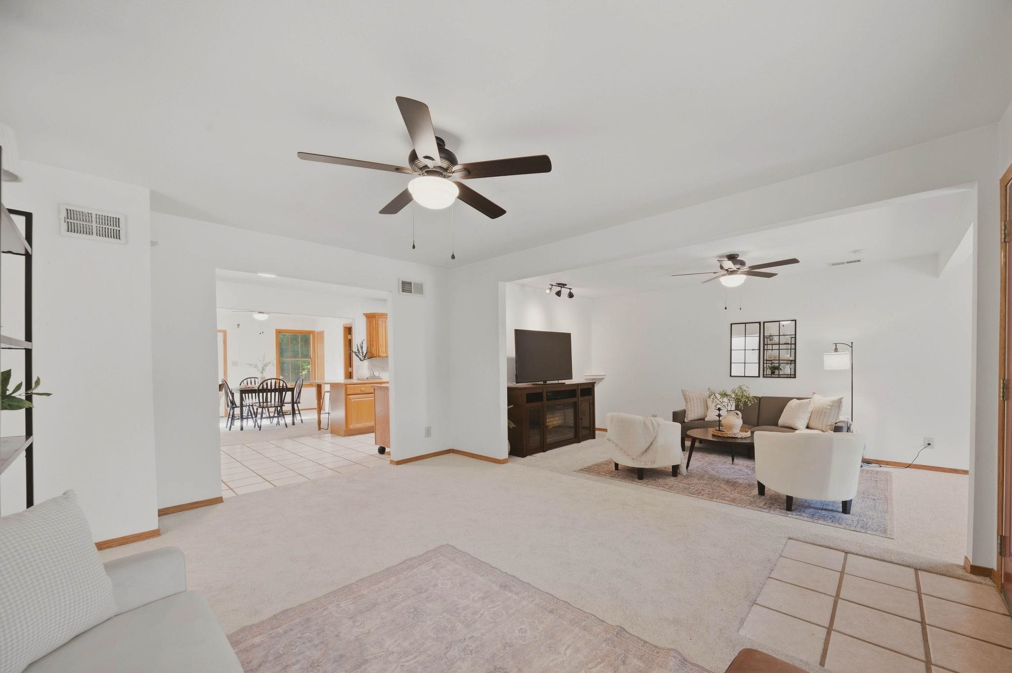 221 E Waggoner Ln Property Photo 8