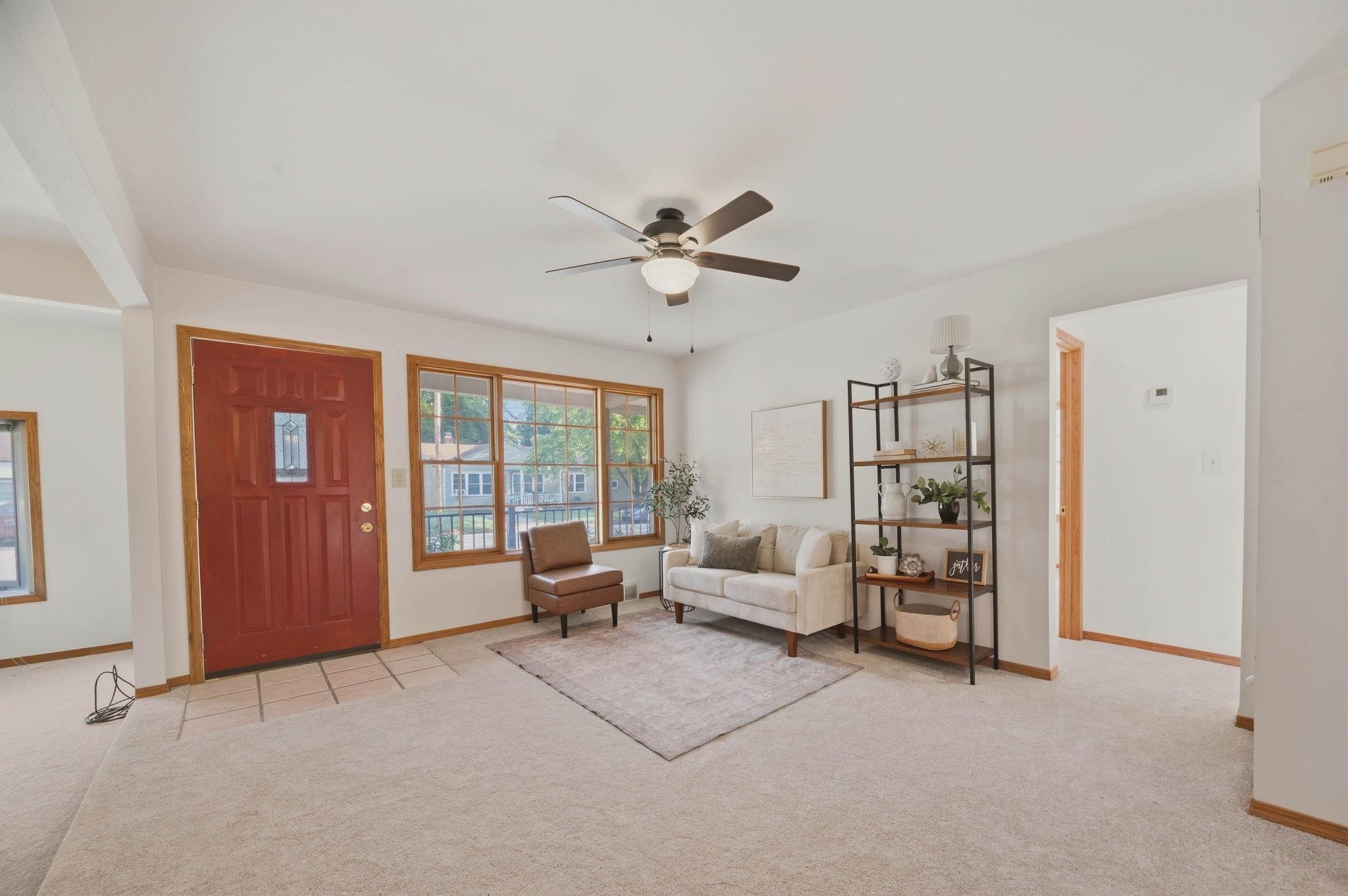 221 E Waggoner Ln Property Photo 9