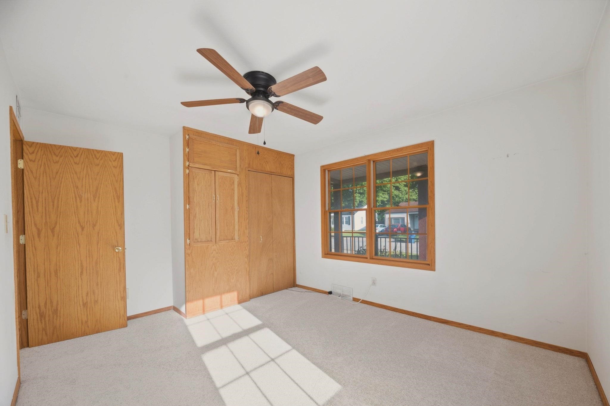221 E Waggoner Ln Property Photo 11