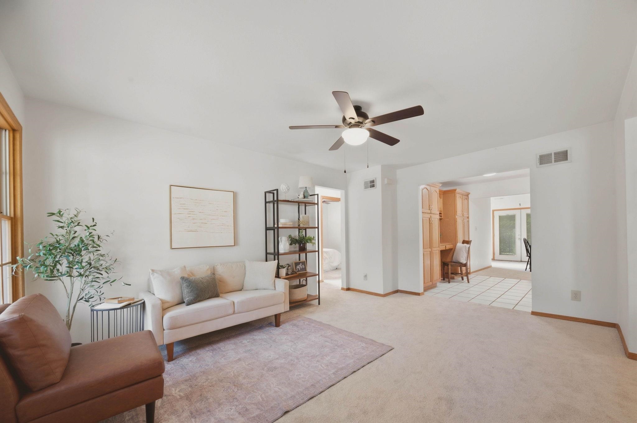 221 E Waggoner Ln Property Photo 15