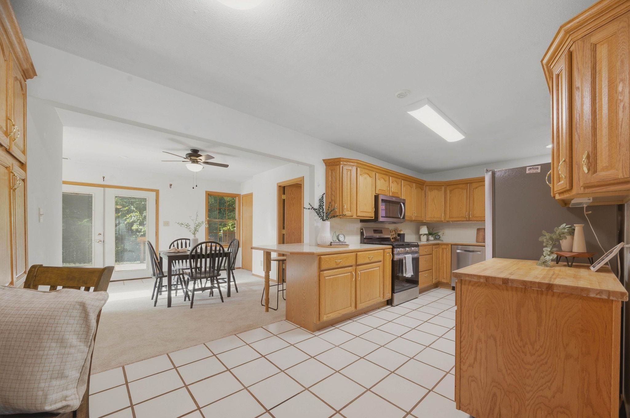 221 E Waggoner Ln Property Photo 16