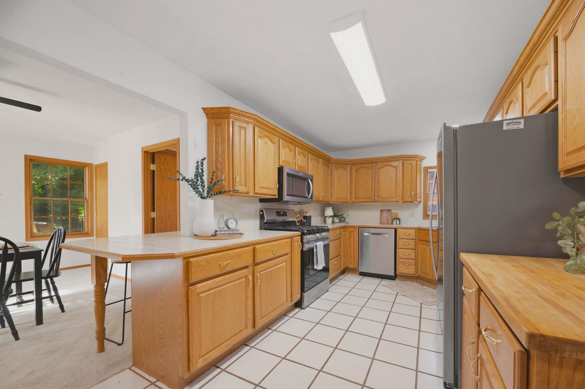 221 E Waggoner Ln Property Photo 17