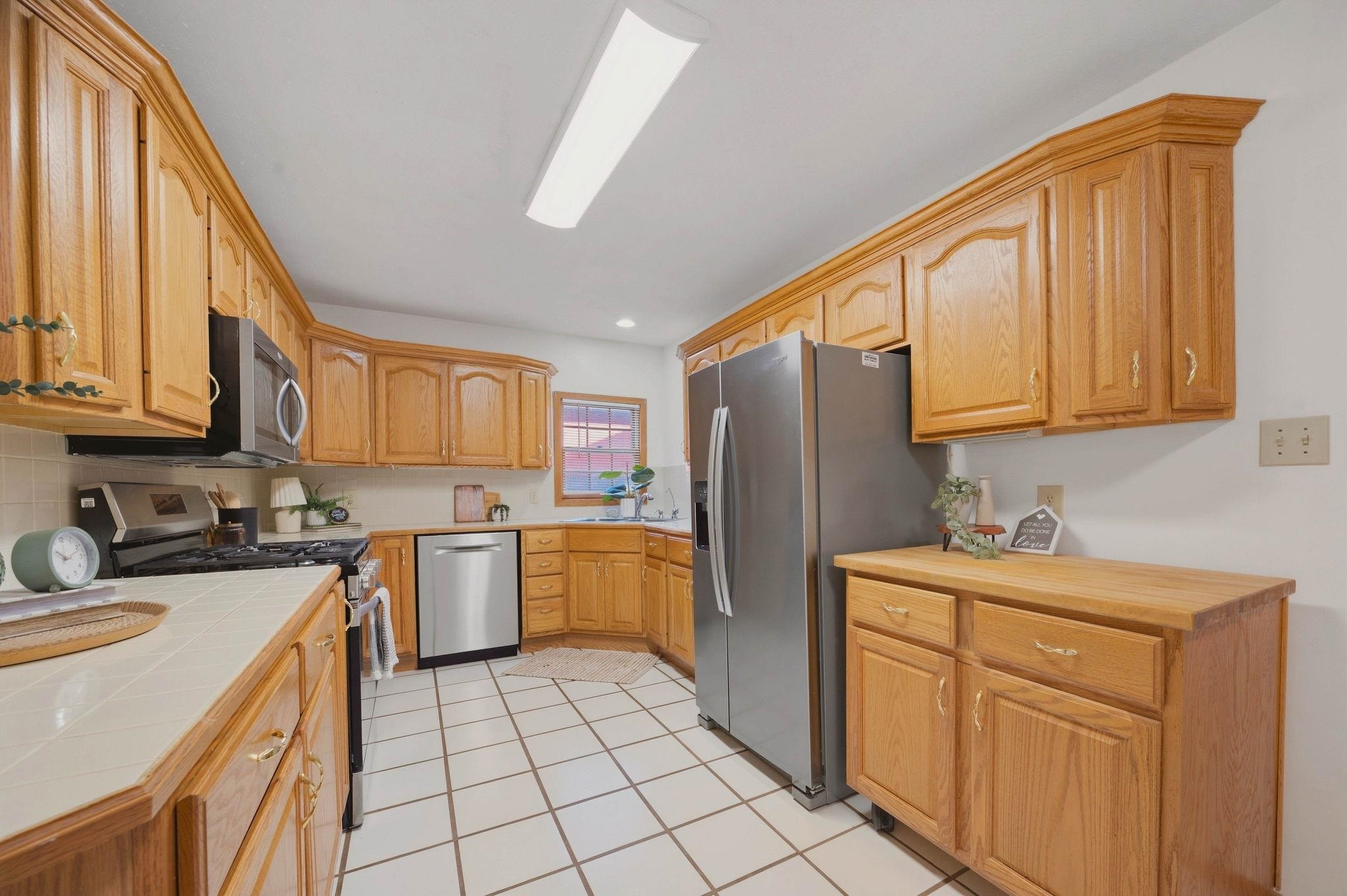 221 E Waggoner Ln Property Photo 18