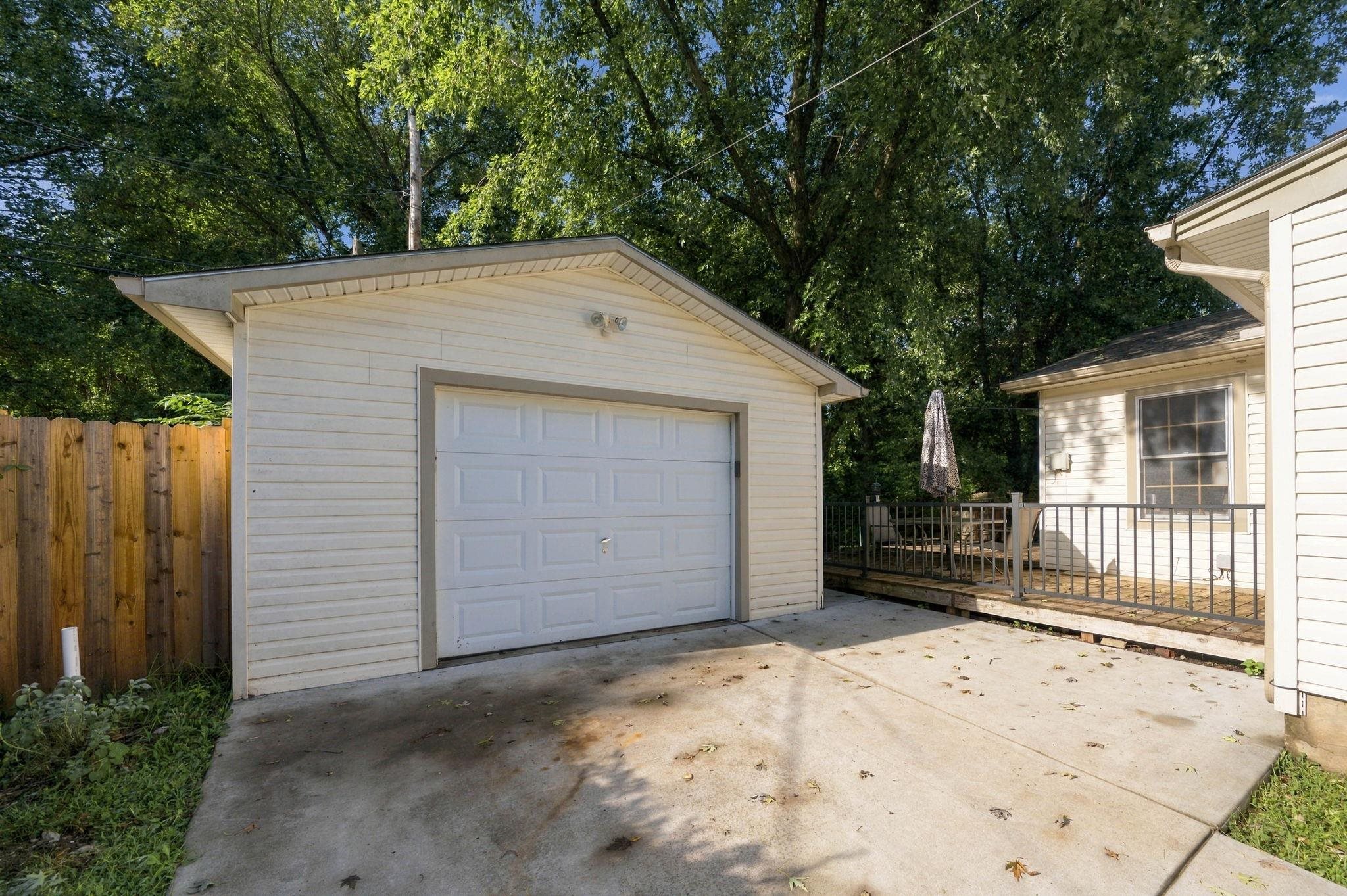 221 E Waggoner Ln Property Photo 19