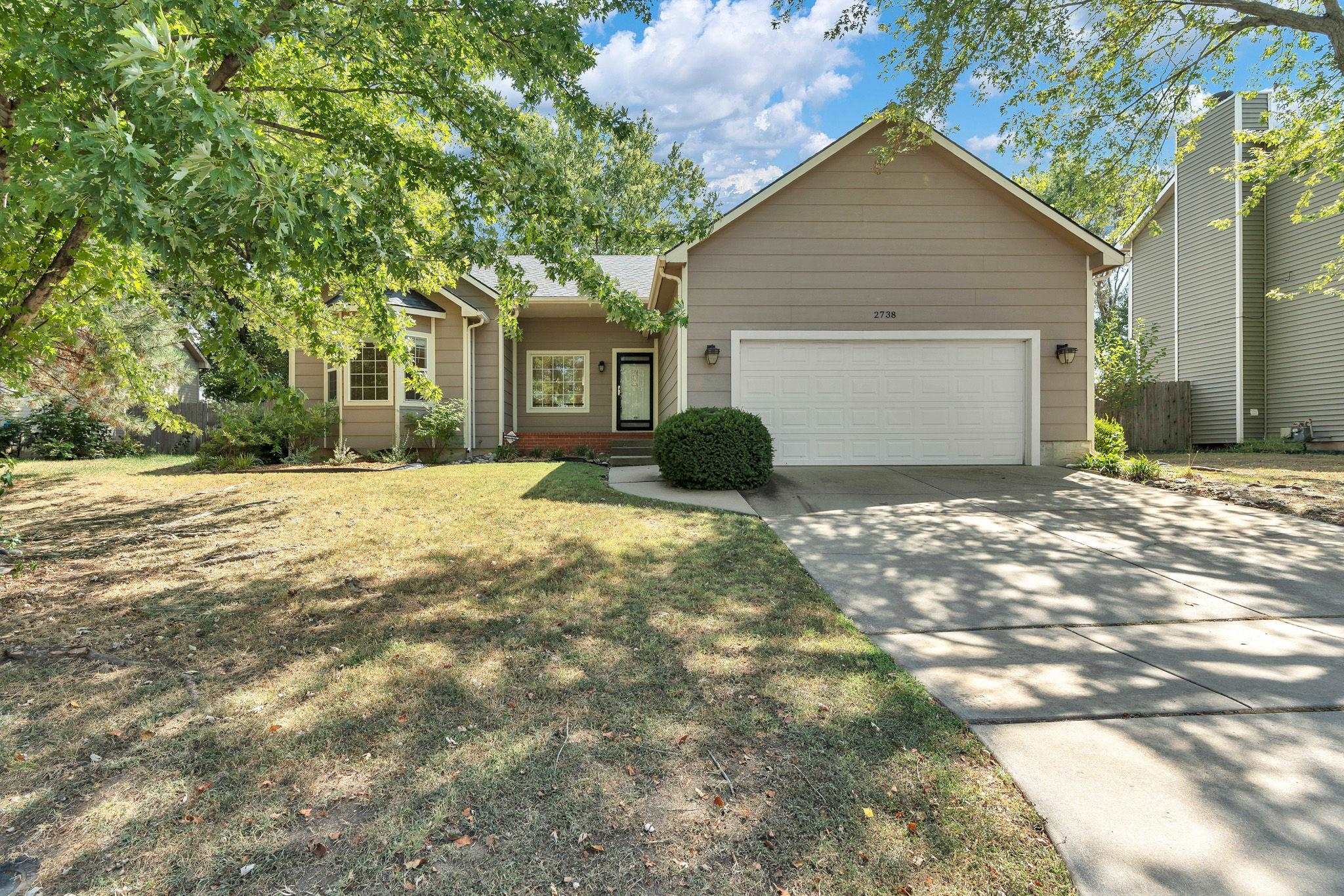 2738 N Beacon Hill Ct Property Photo 1