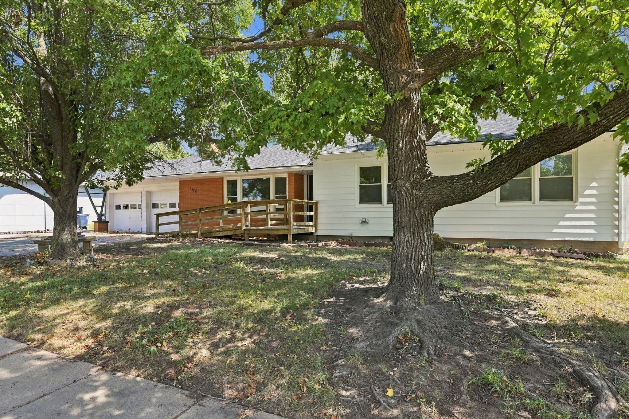 1126 Skelly St. Property Photo 2