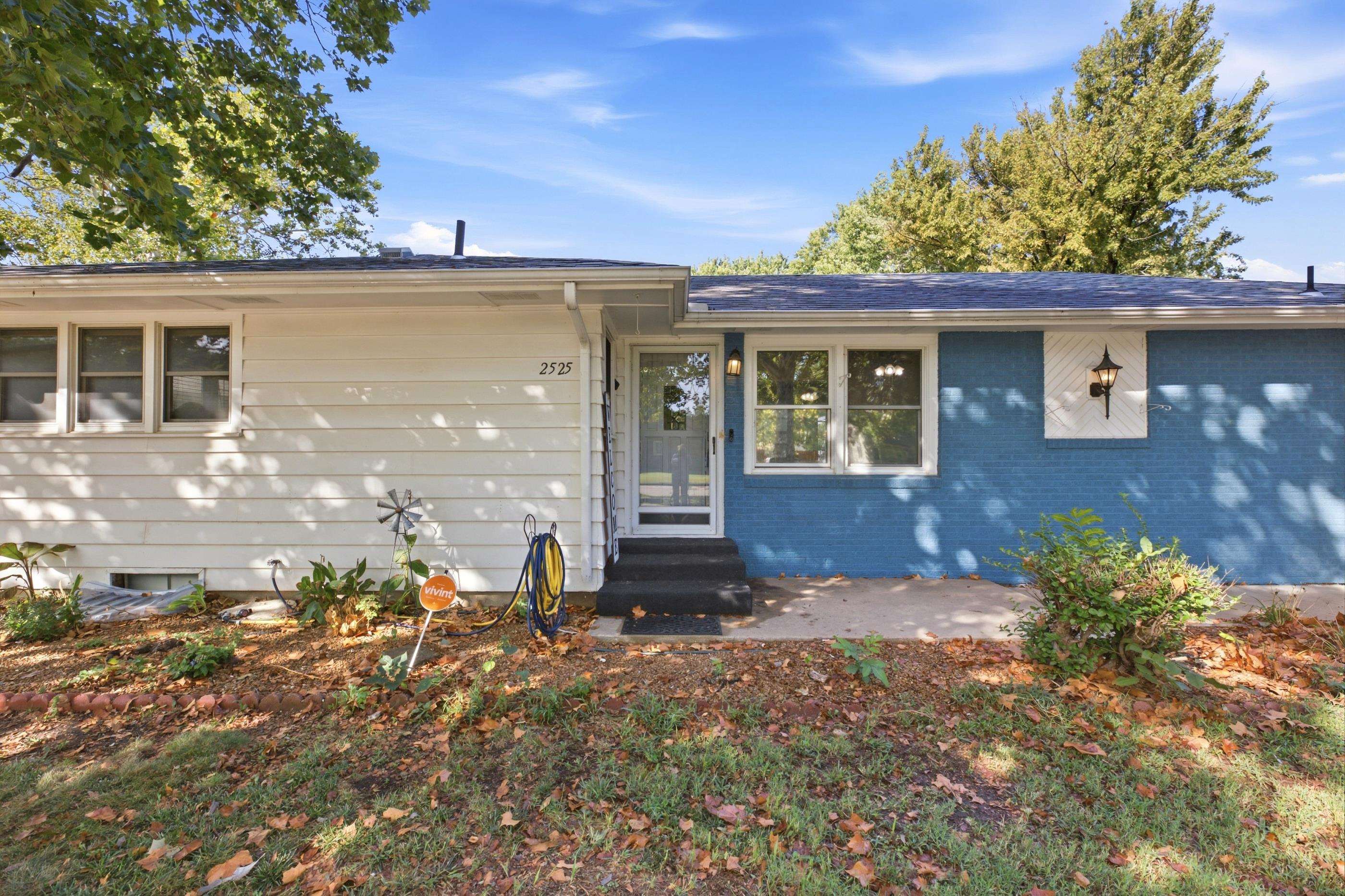 2525 S Oak Pass Property Photo 2
