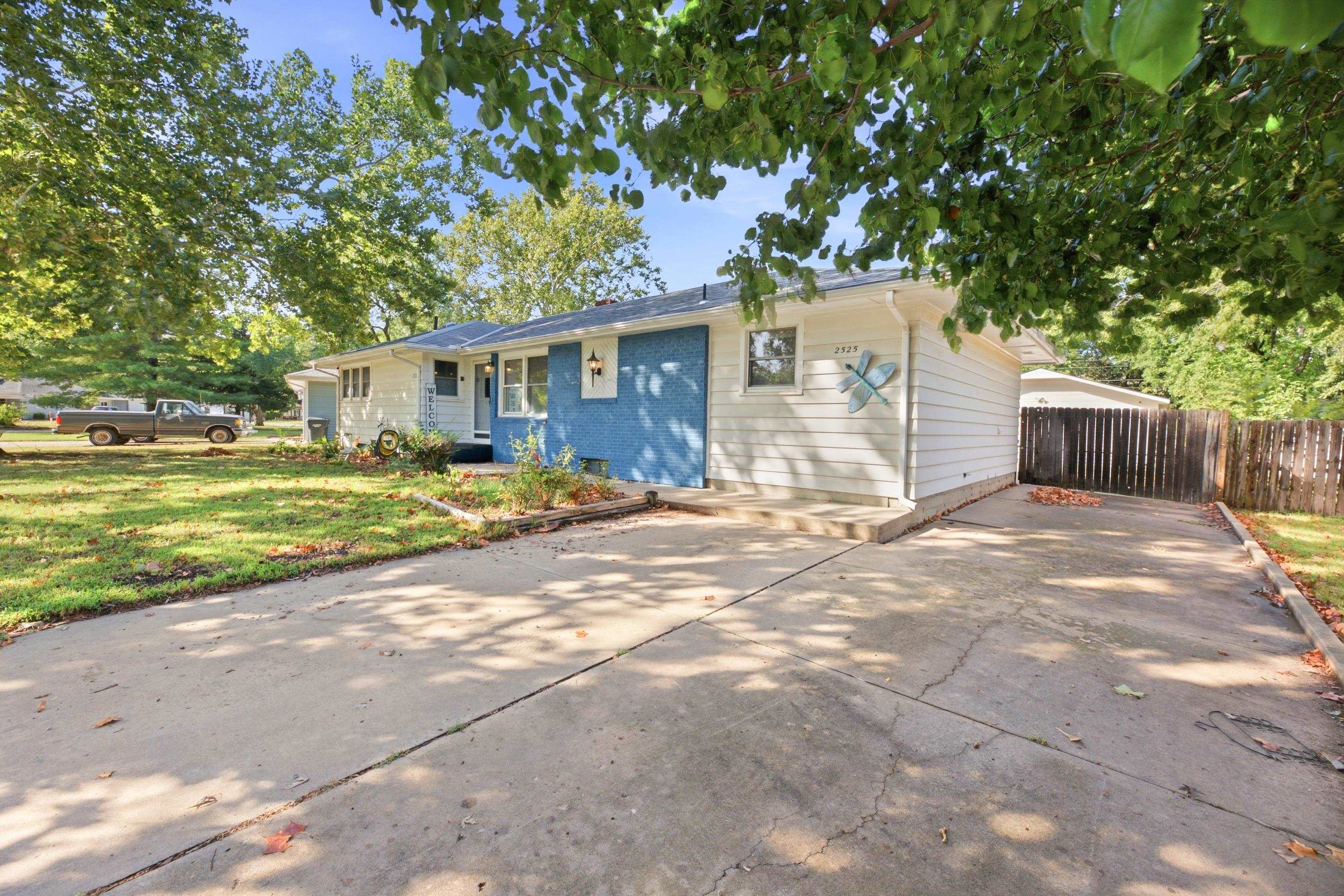 2525 S Oak Pass Property Photo 3
