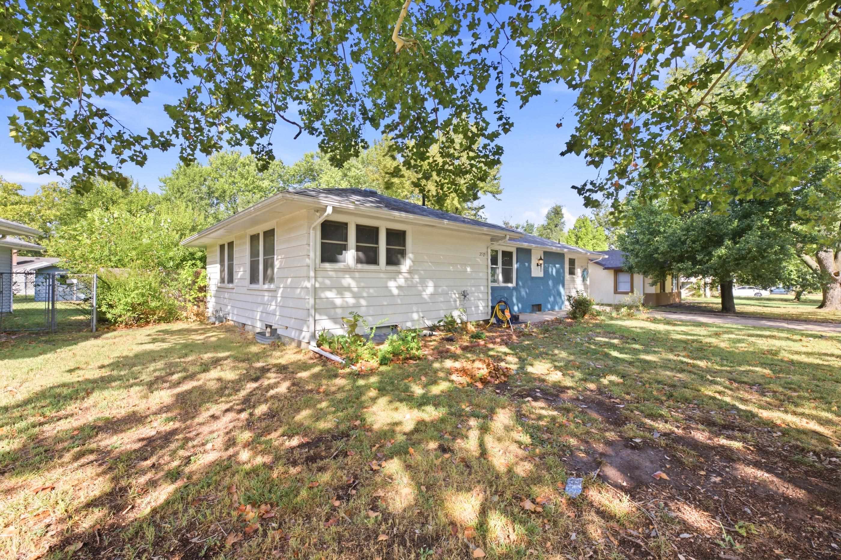 2525 S Oak Pass Property Photo 4