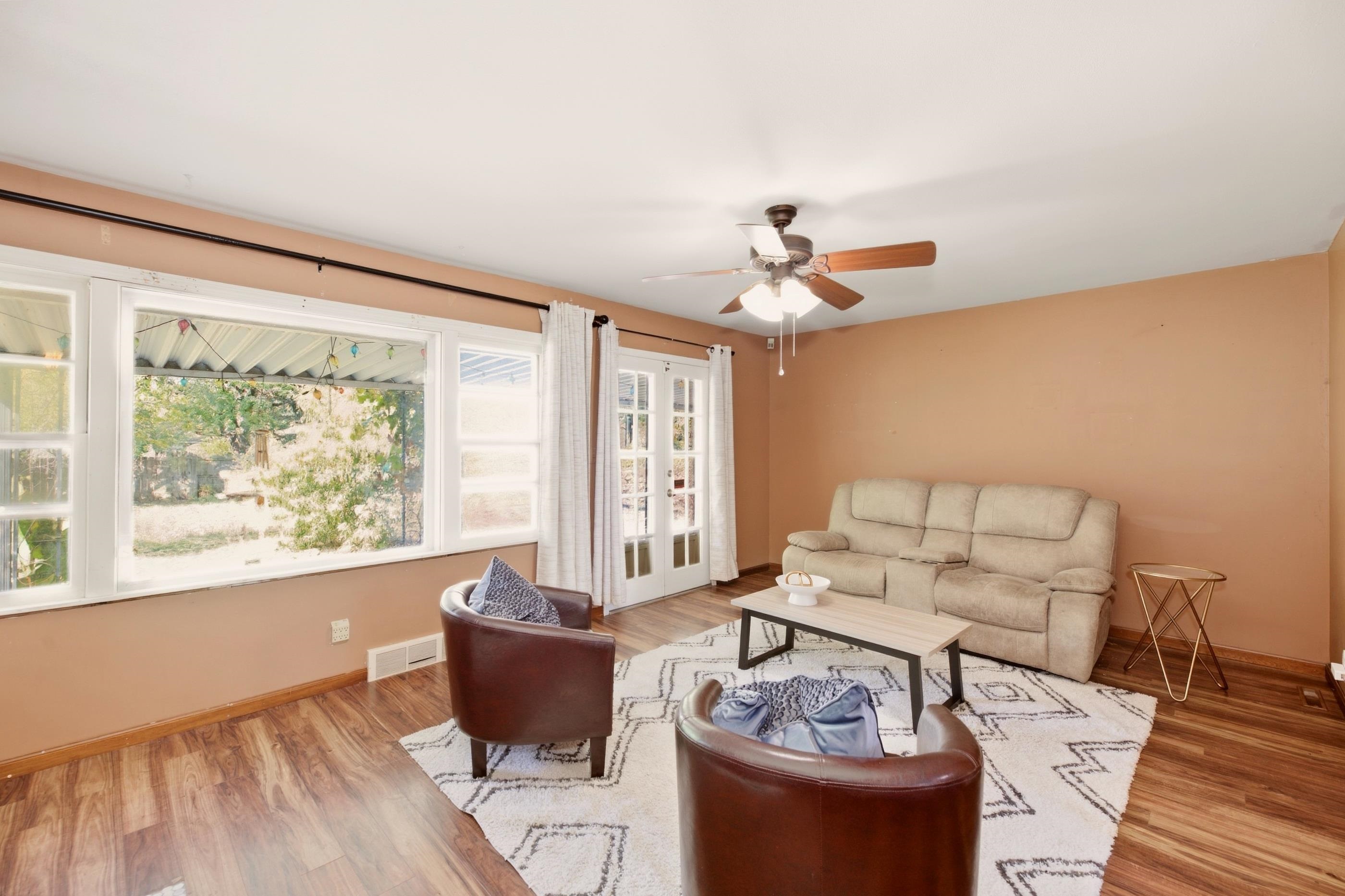 2525 S Oak Pass Property Photo 8