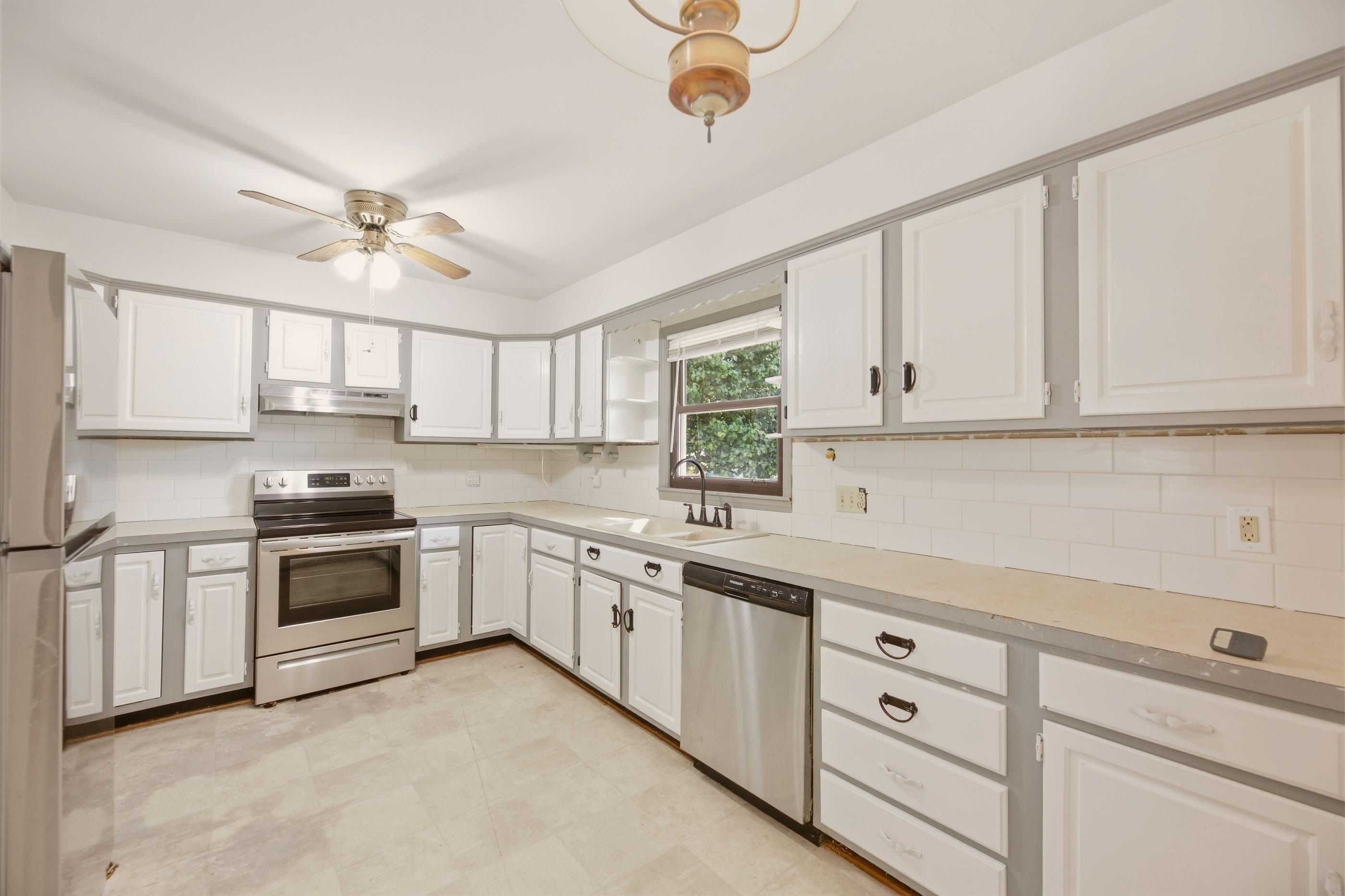 2525 S Oak Pass Property Photo 13