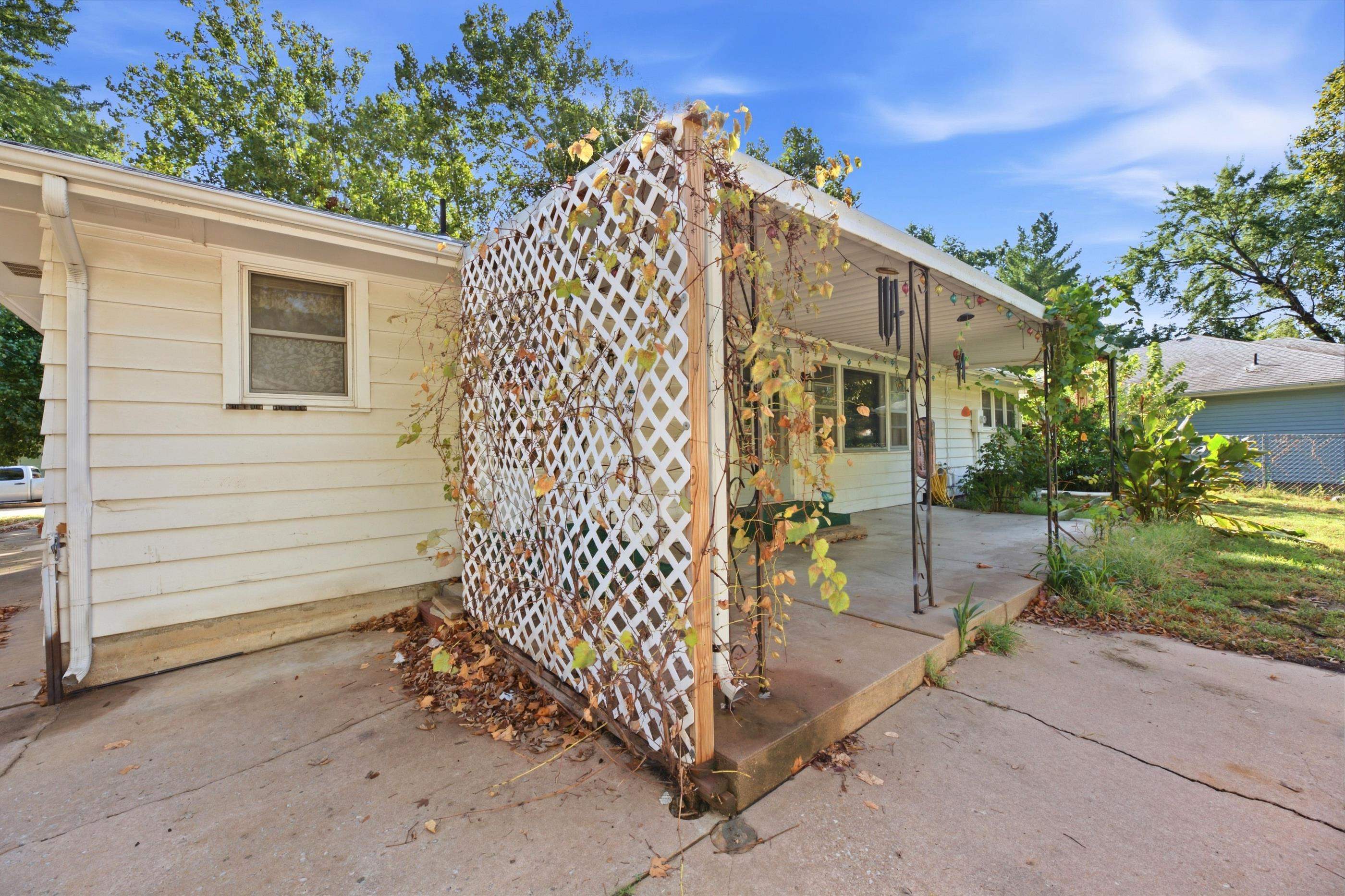 2525 S Oak Pass Property Photo 30