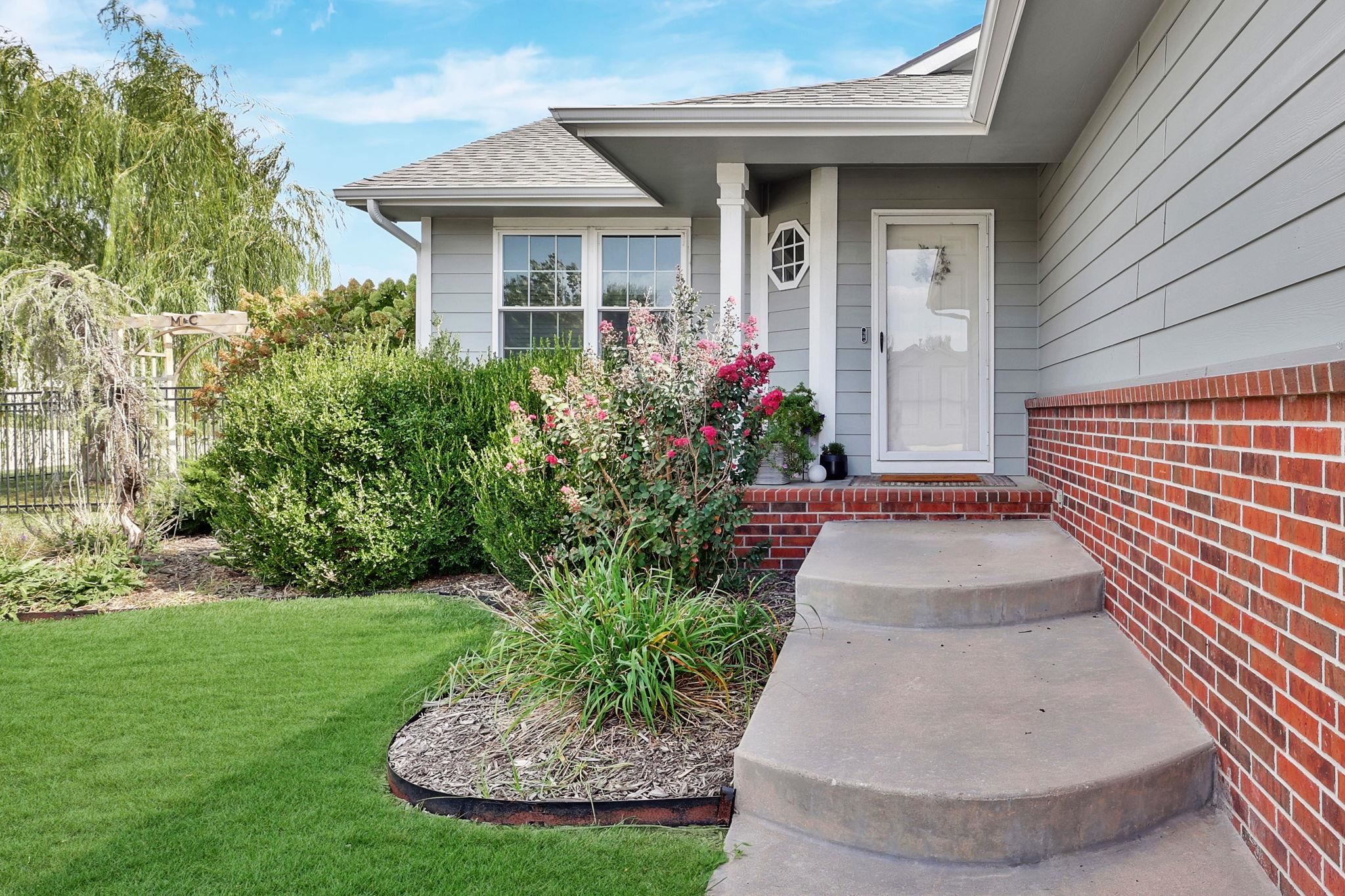 2417 N Woodridge Ct. Property Photo 3