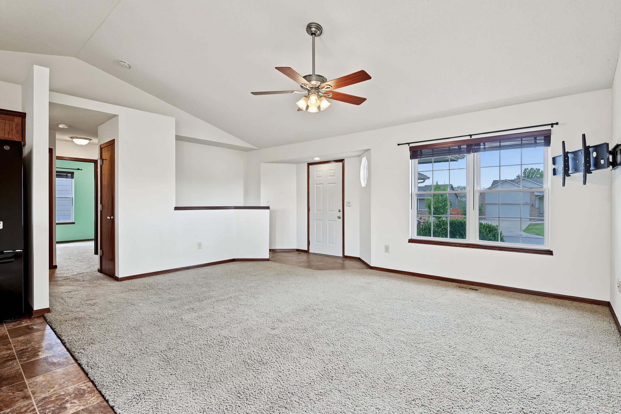 2417 N Woodridge Ct. Property Photo 4