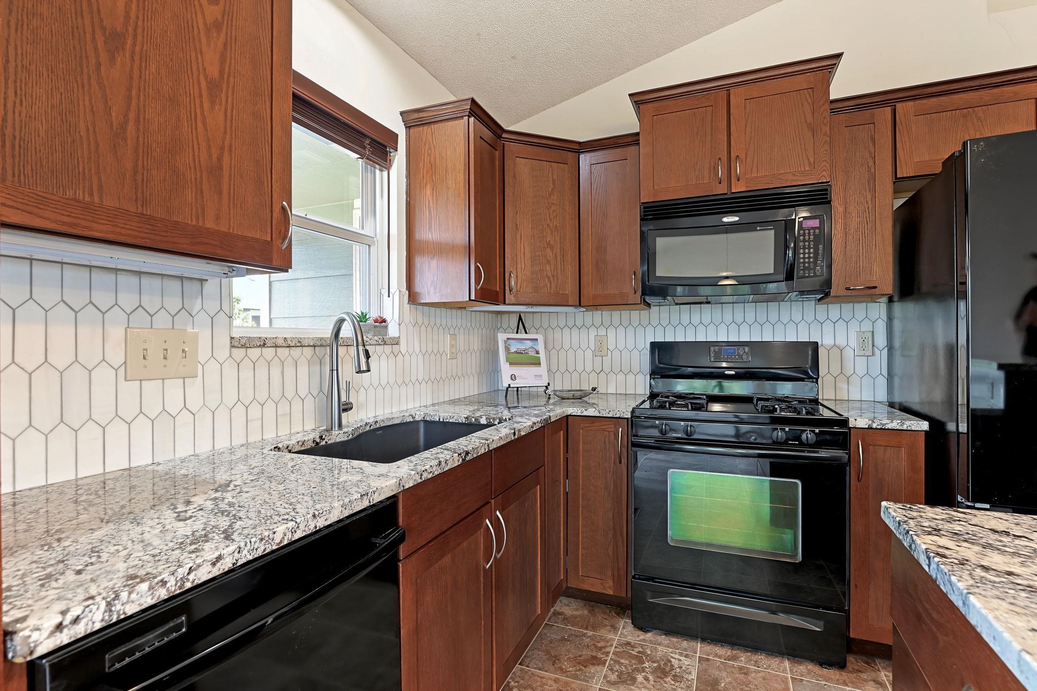 2417 N Woodridge Ct. Property Photo 10