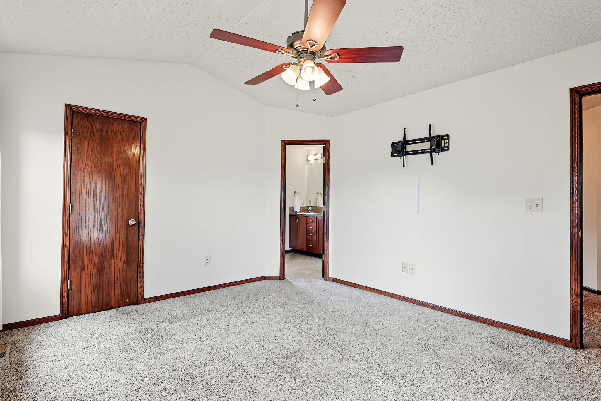 2417 N Woodridge Ct. Property Photo 13