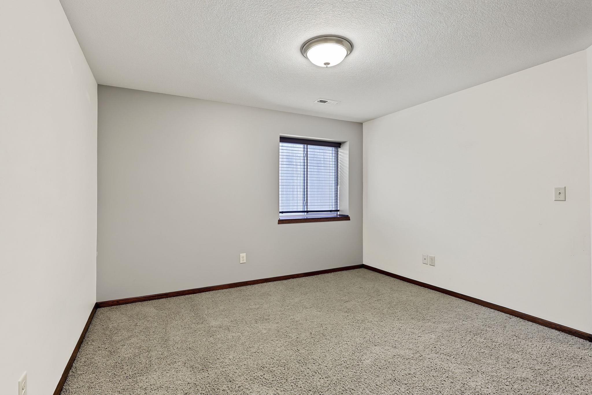 2417 N Woodridge Ct. Property Photo 24