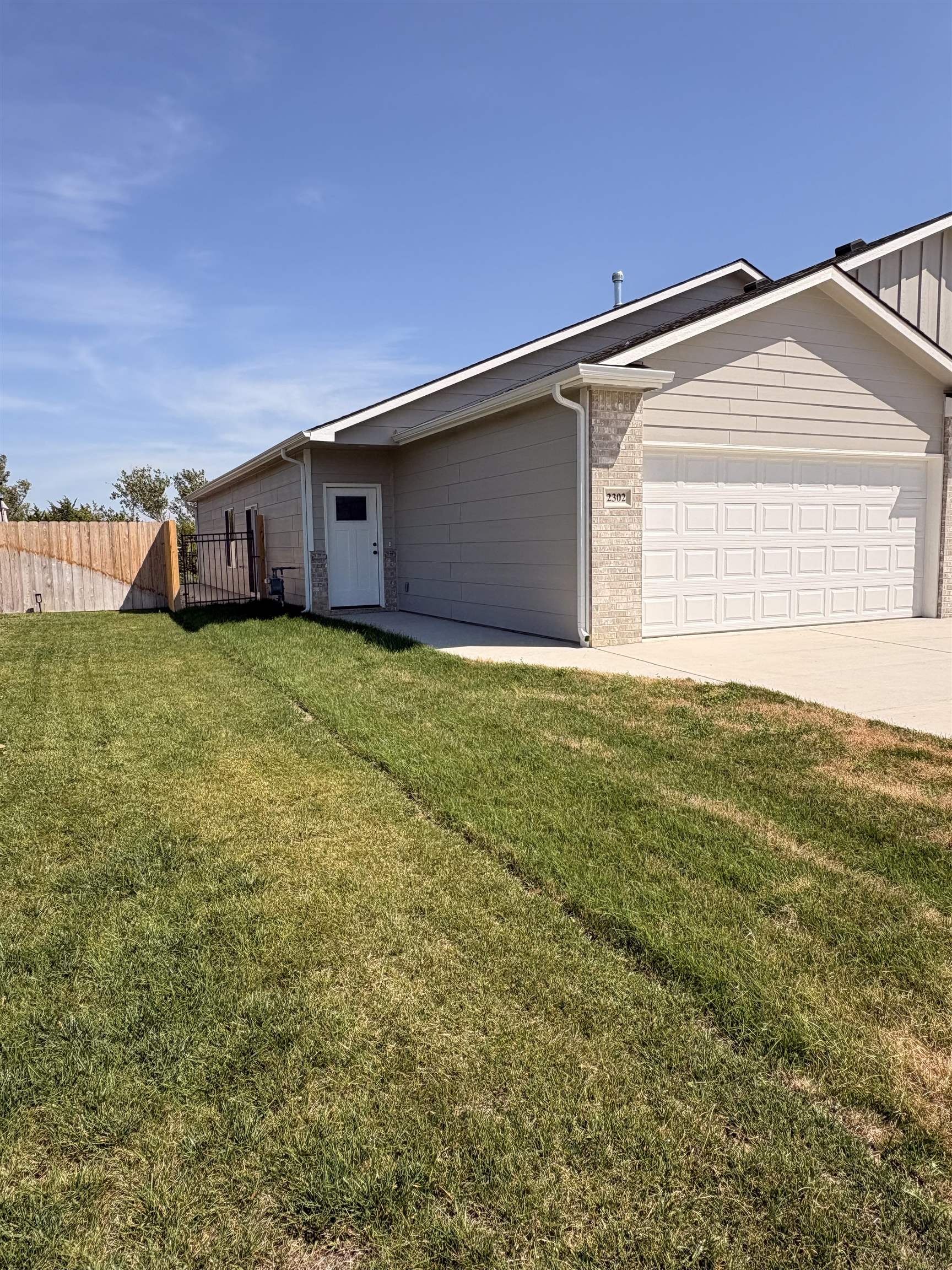 2302 S Horseback Property Photo 1
