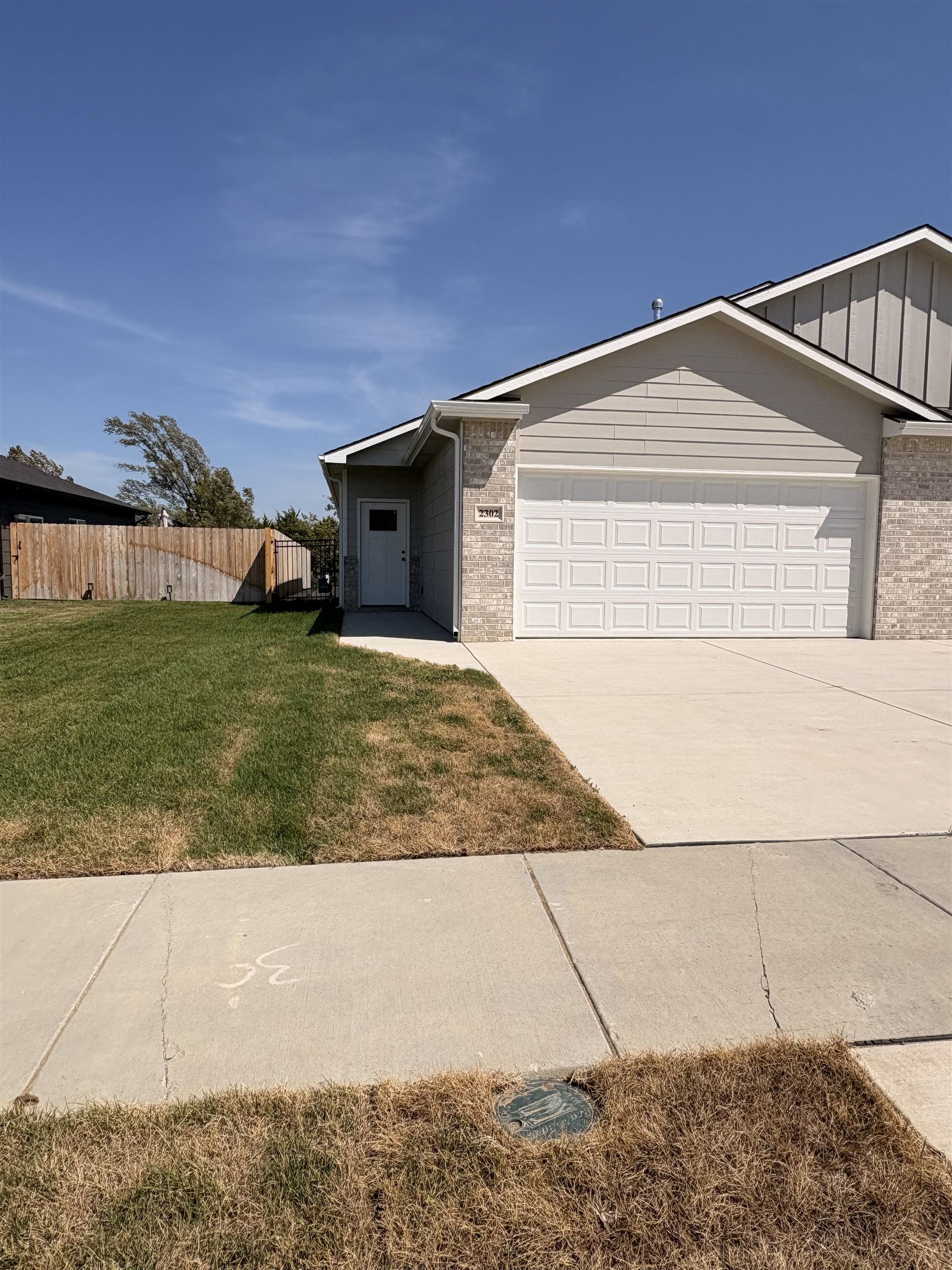 2302 S Horseback Property Photo 3