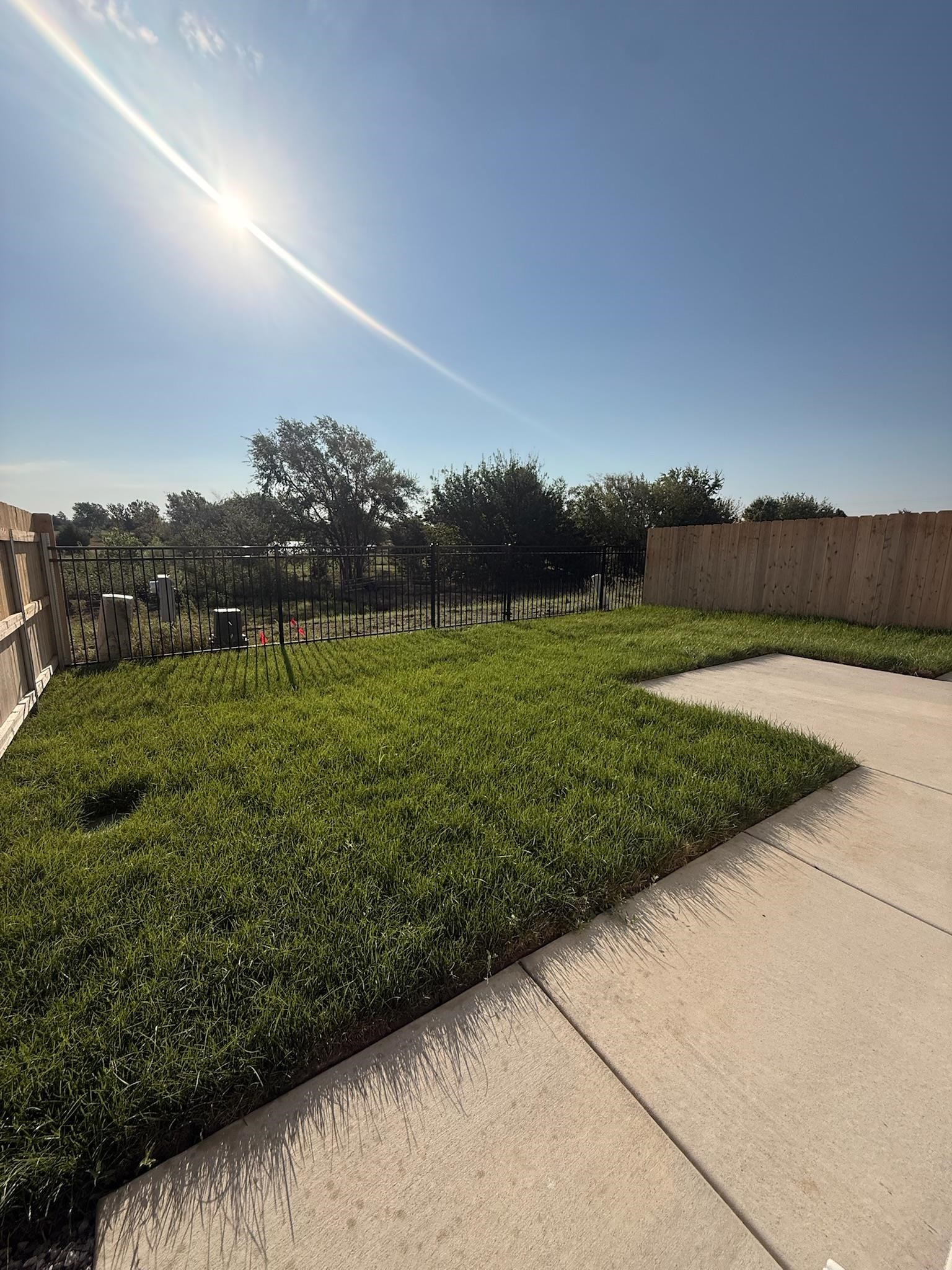 2302 S Horseback Property Photo 4