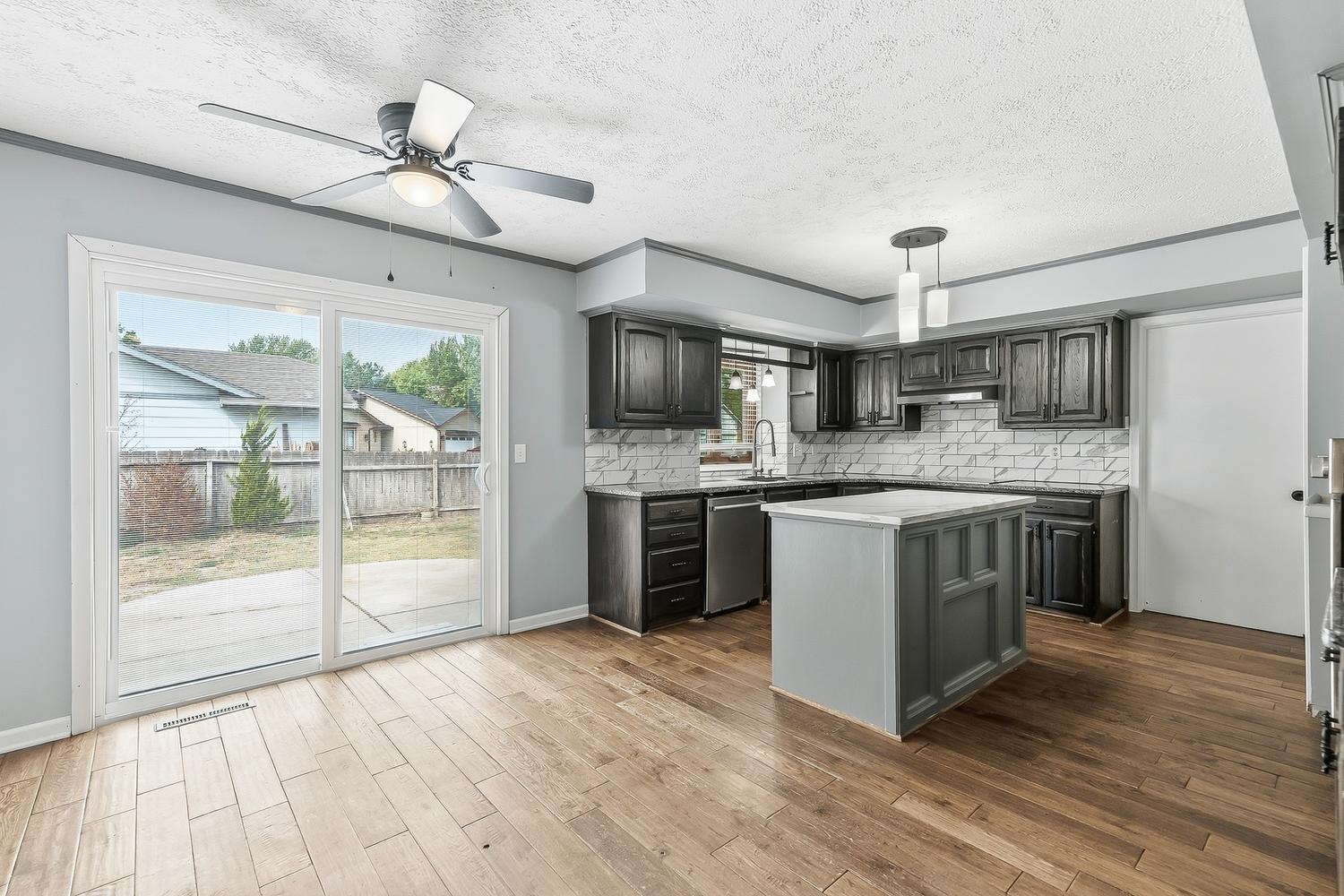 1701 N Amarado Property Photo 4