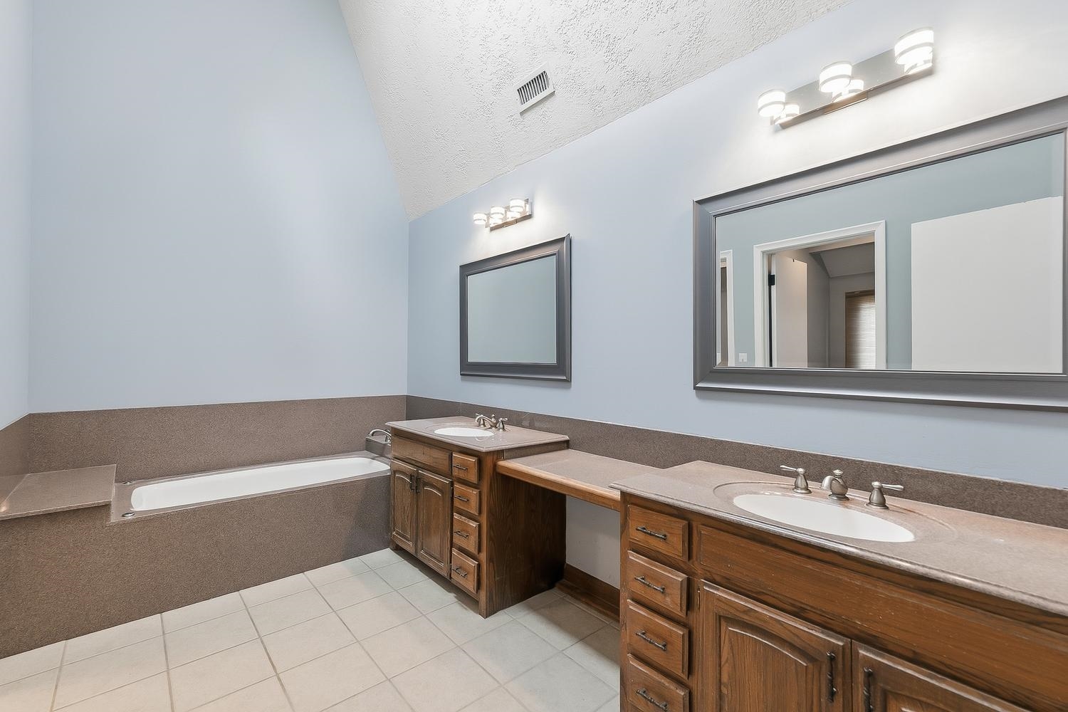 1701 N Amarado Property Photo 18