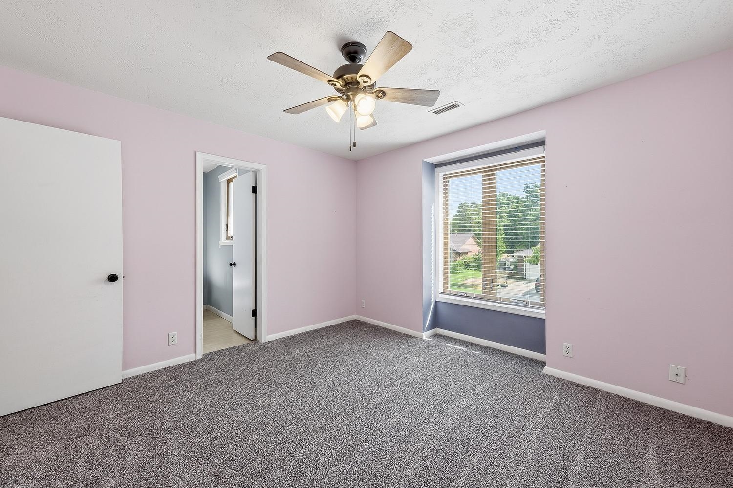 1701 N Amarado Property Photo 21