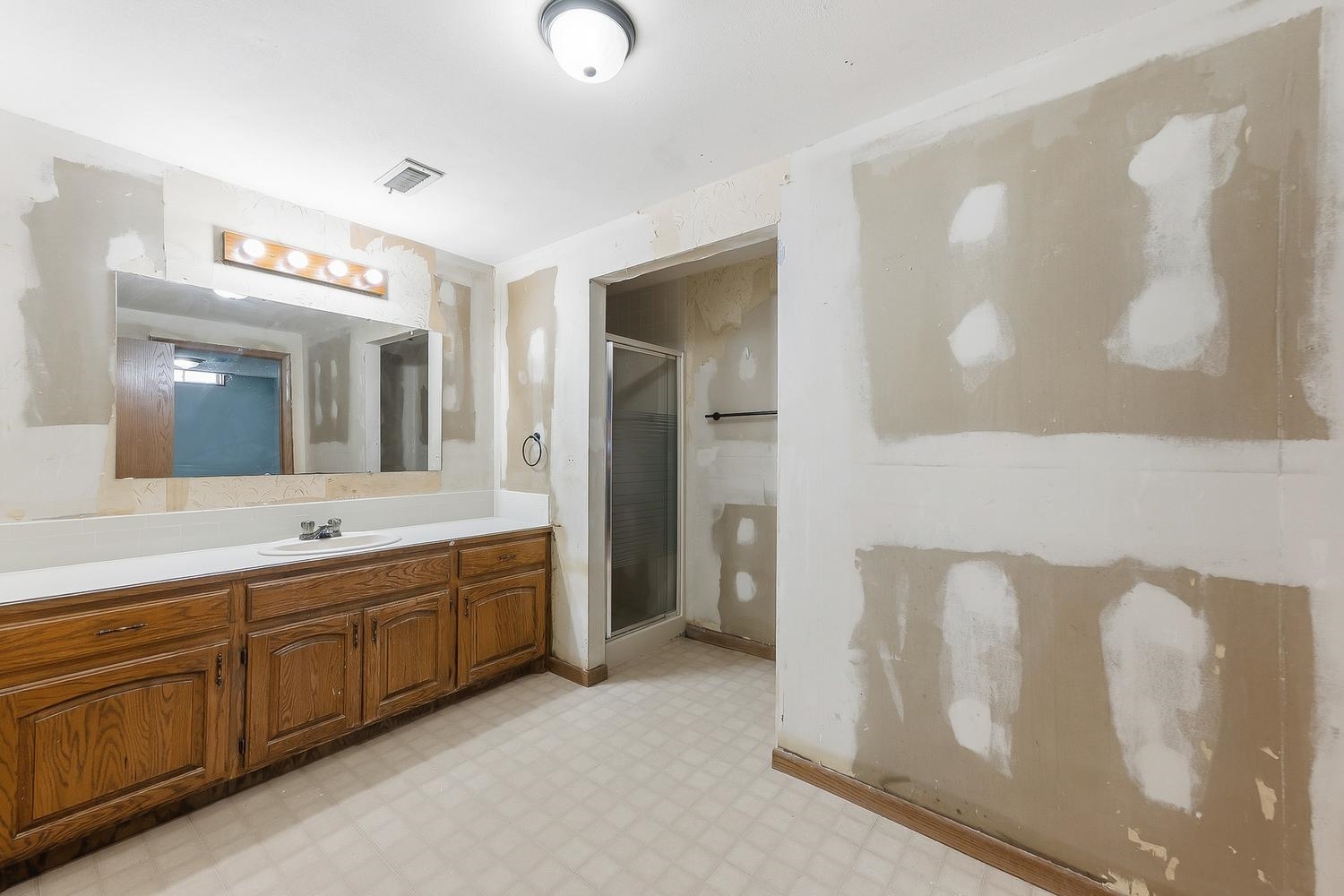 1701 N Amarado Property Photo 32