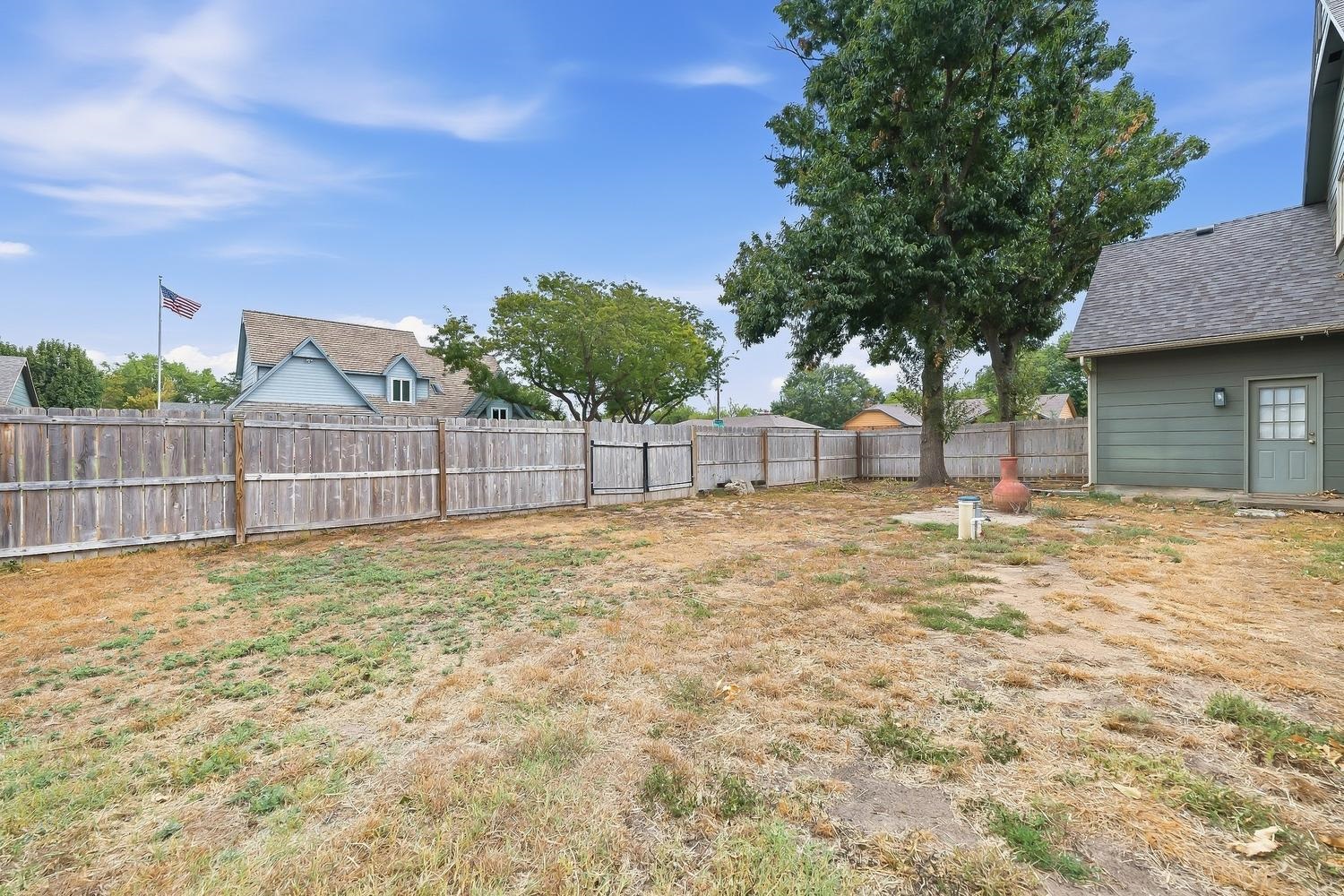 1701 N Amarado Property Photo 34