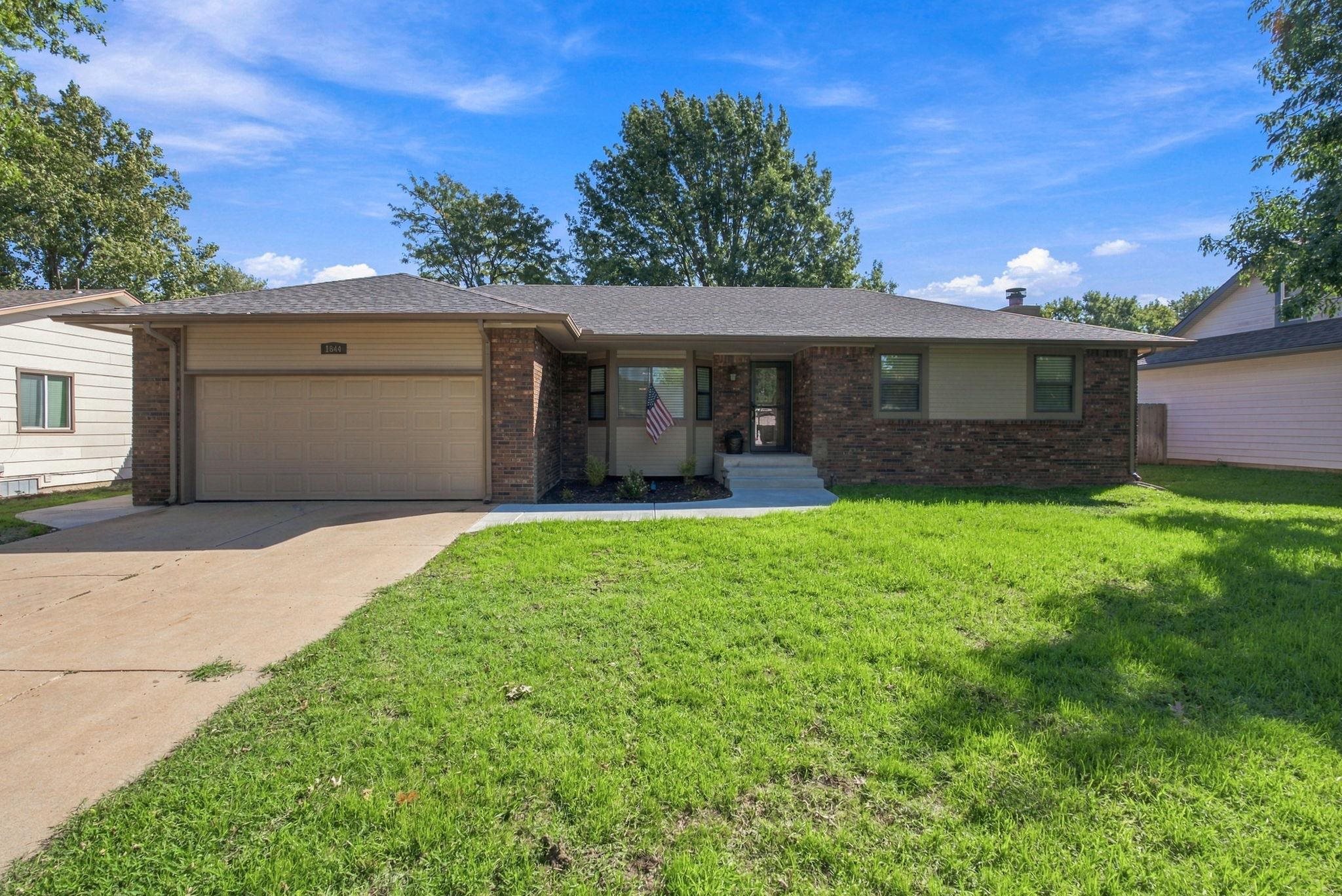 1844 N Evergreen Ln Property Photo 1