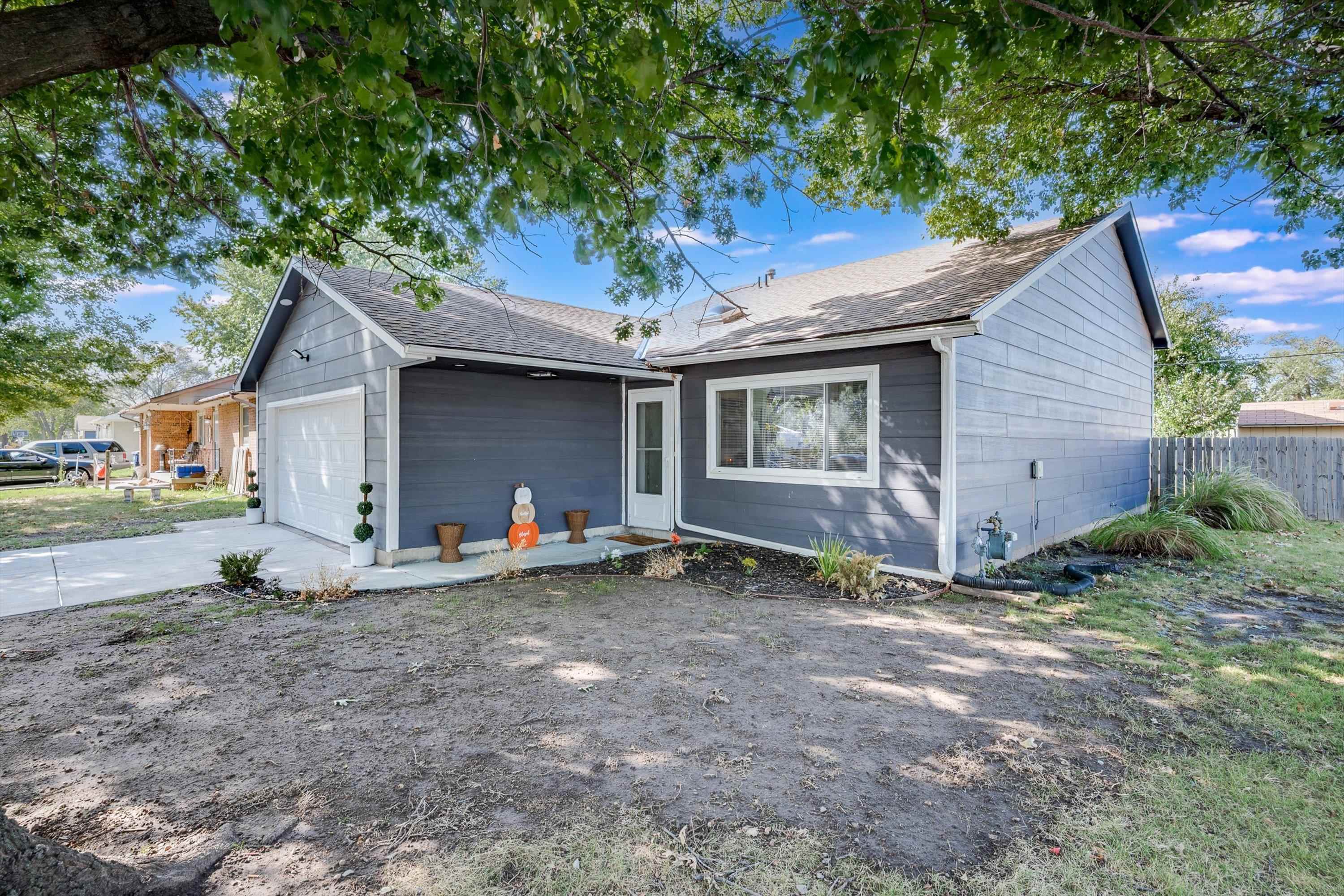 2902 W Maxwell Ave Property Photo 2